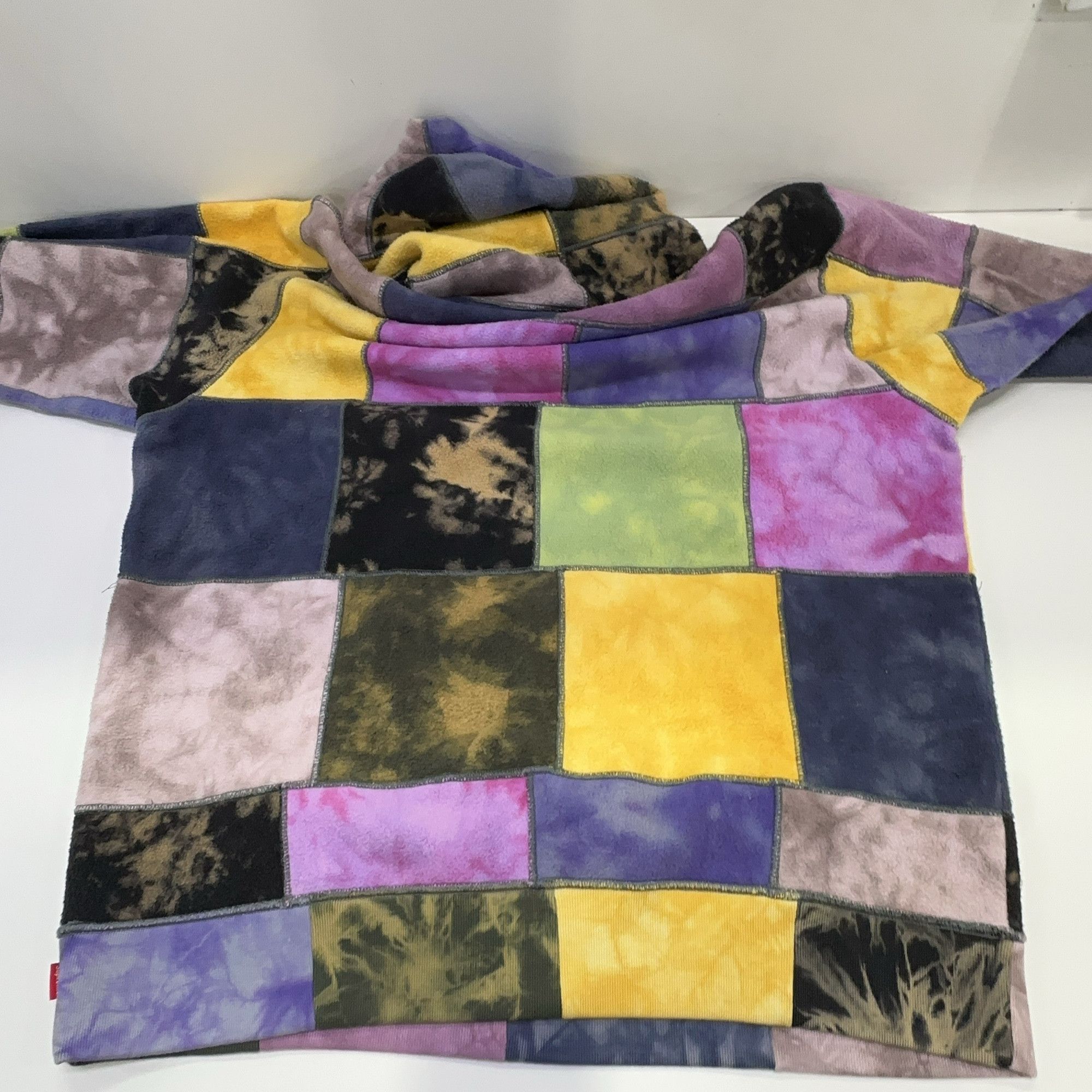 Supreme Supreme Patchwork Tie Dye Hoodie Size L Size US L / EU 52-54 / 3 - 17 Thumbnail