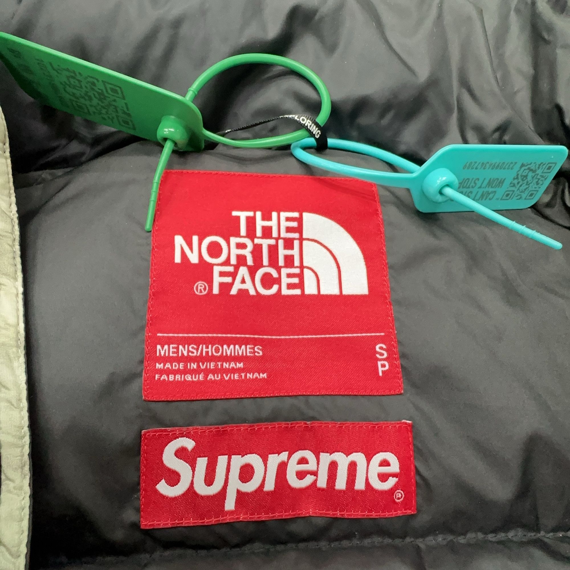 Supreme Supreme x The North Face Paper Print Nuptse Jacket Size S Size US S / EU 44-46 / 1 - 2 Thumbnail