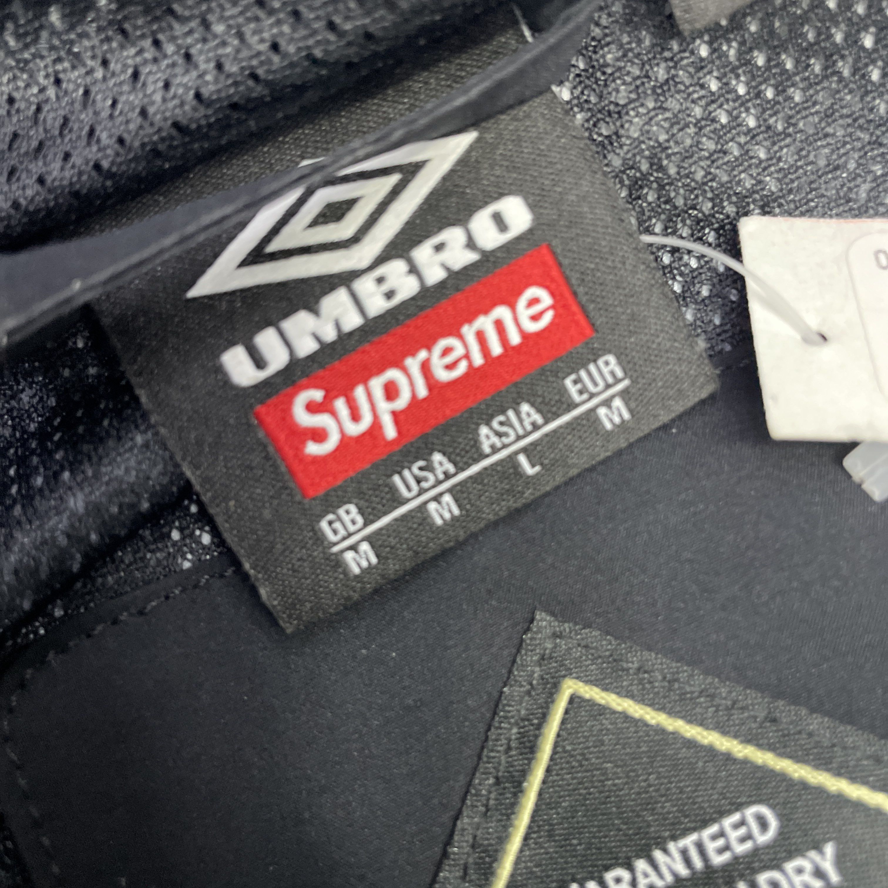 Supreme Supreme x Umbro GORE-TEX Hooded Jacket Size M Size US M / EU 48-50 / 2 - 2 Thumbnail