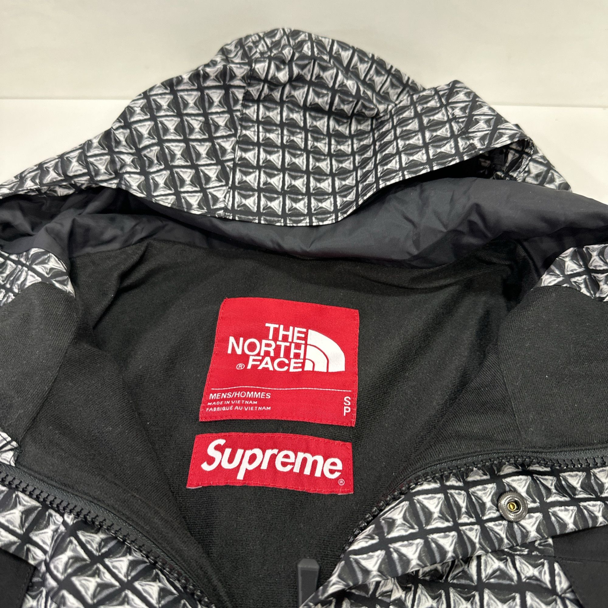 Supreme Supreme x The North Face Studded Mountain Light Jacket S Size US S / EU 44-46 / 1 - 3 Thumbnail