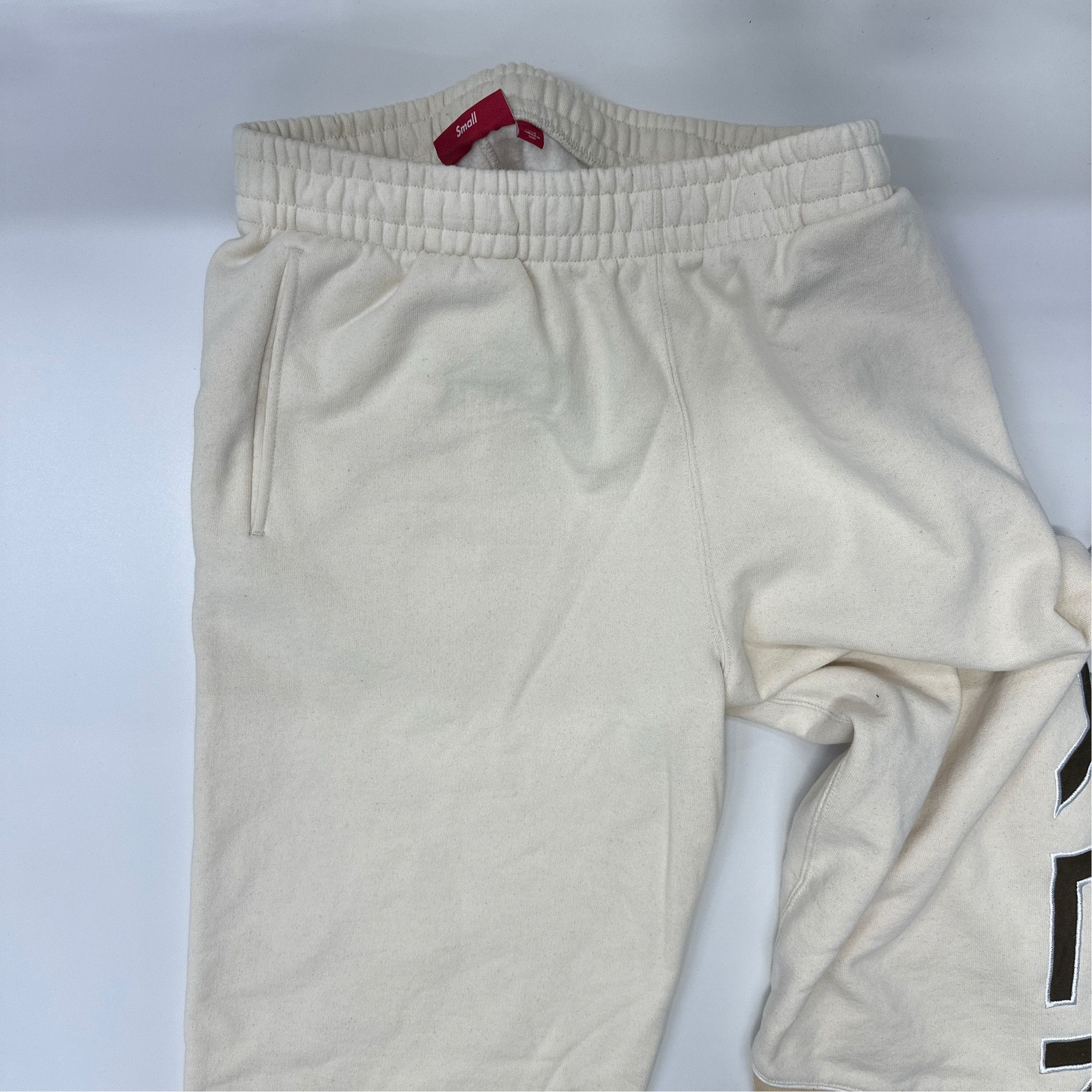 Supreme Supreme Logo Sweatpants Size S Size US 30 / EU 46 - 5 Thumbnail