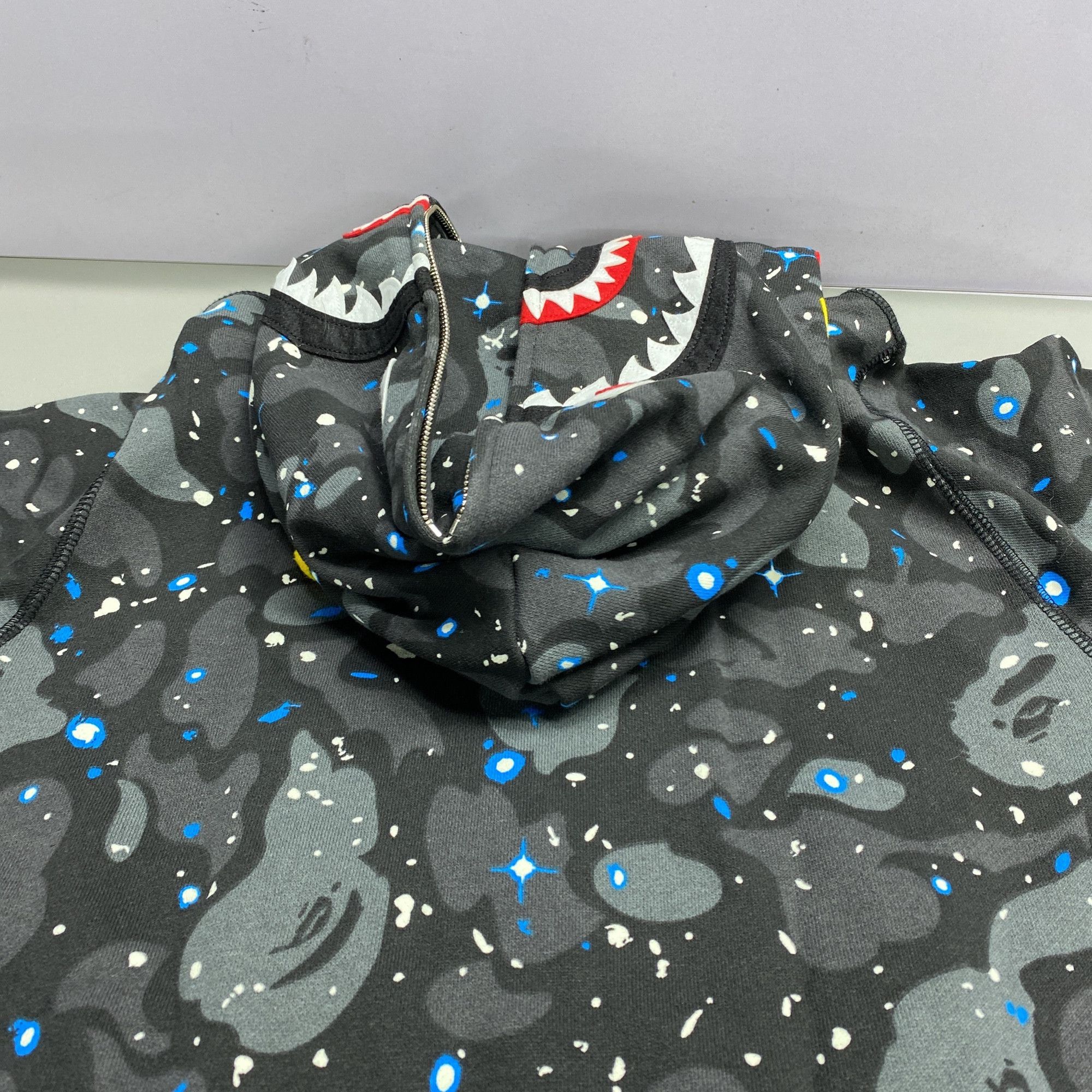 Bape A BATHING APE Star Glow Shark Hoodie Size M Size US M / EU 48-50 / 2 - 3 Thumbnail