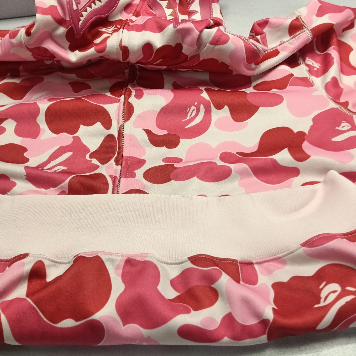 Bape A Bathing Ape Pink Camo Shark Hoodie Size M Size US M / EU 48-50 / 2 - 7 Thumbnail