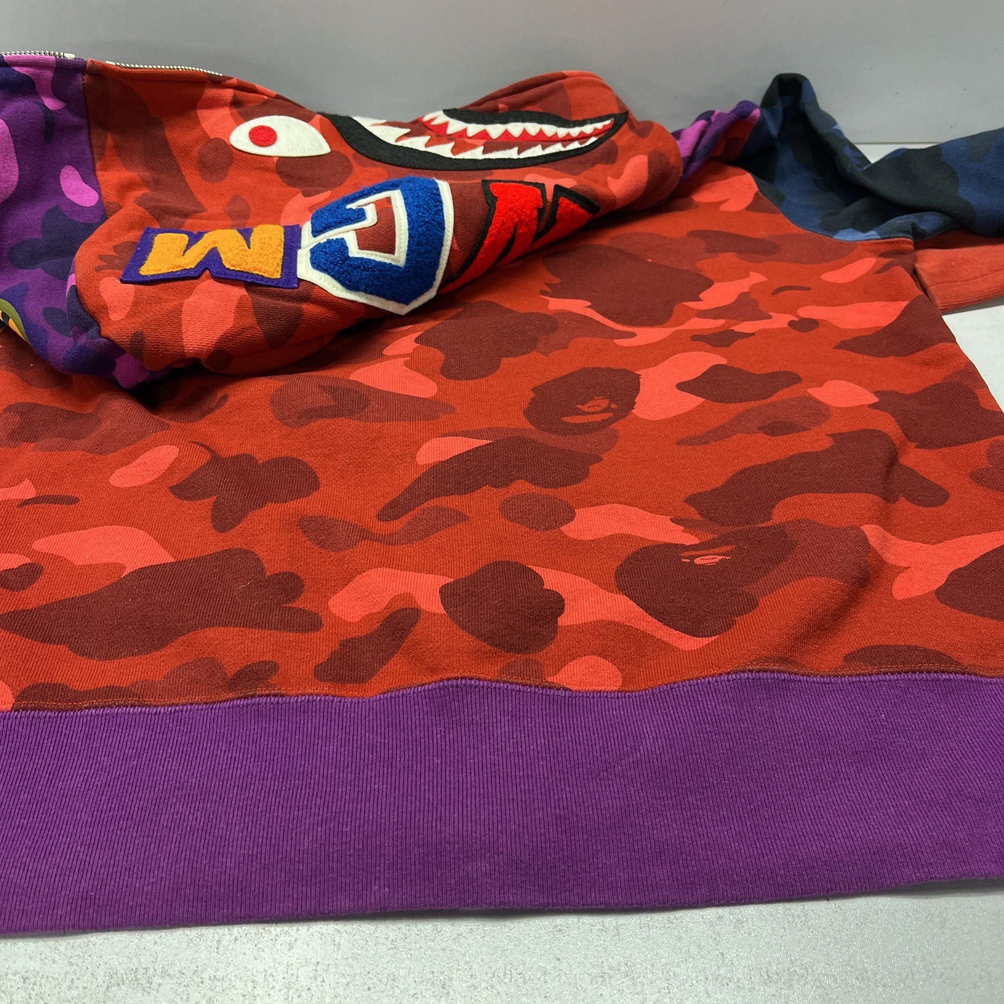 Bape A Bathing Ape Multi-Color Shark Hoodie Size M Size US M / EU 48-50 / 2 - 5 Thumbnail