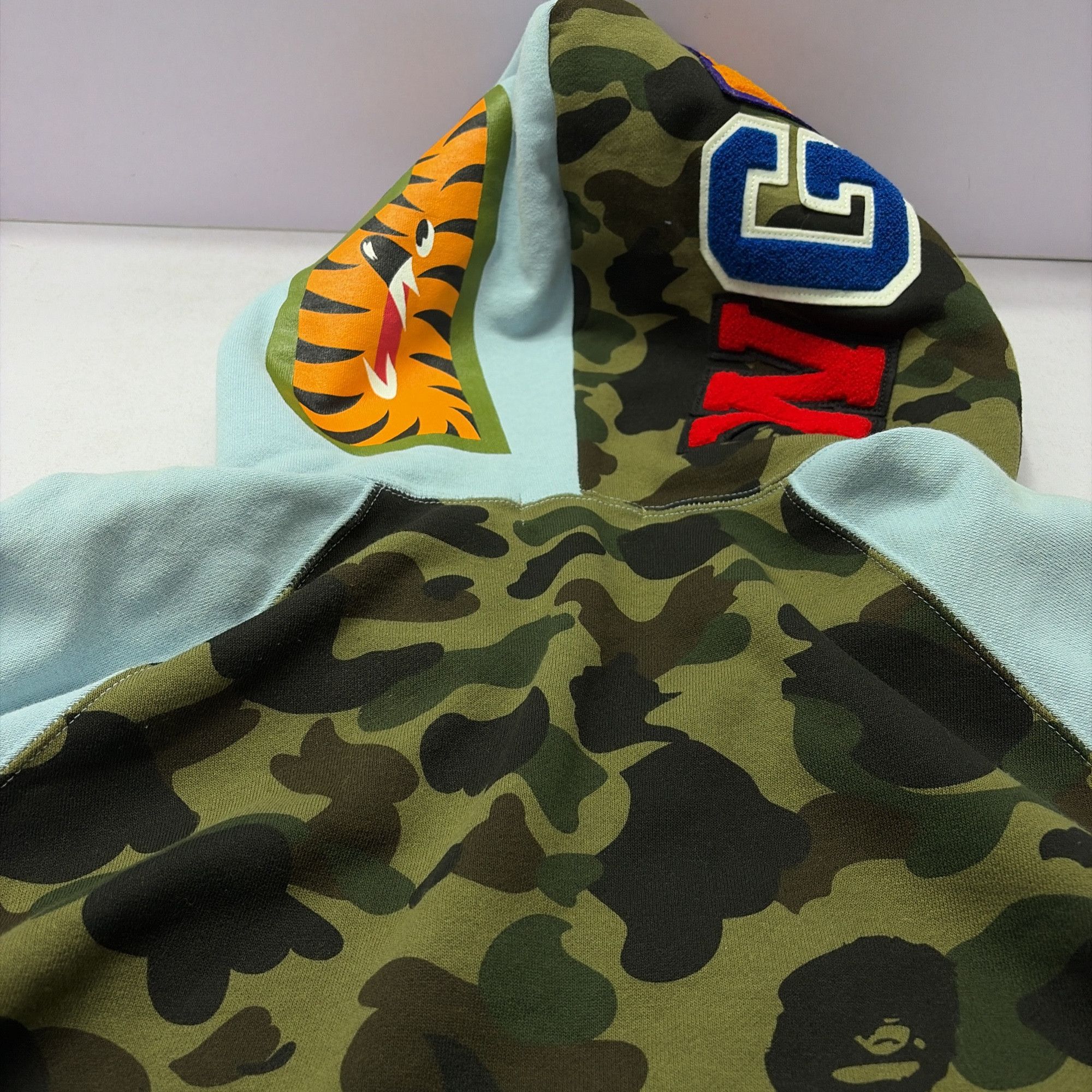 Bape A Bathing Ape Shark Camo Hoodie XL Size US XL / EU 56 / 4 - 4 Thumbnail