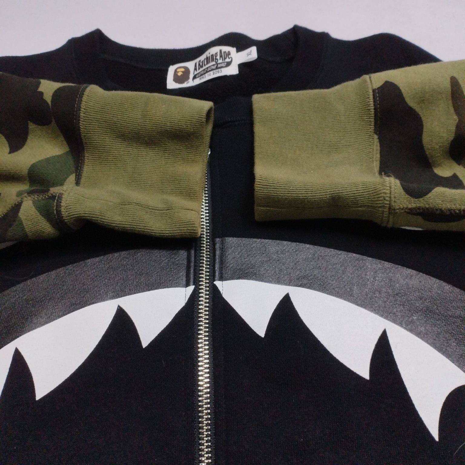Bape A Bathing Ape Camo Sleeve Shark Sweatshirt XL Size US XL / EU 56 / 4 - 8 Thumbnail
