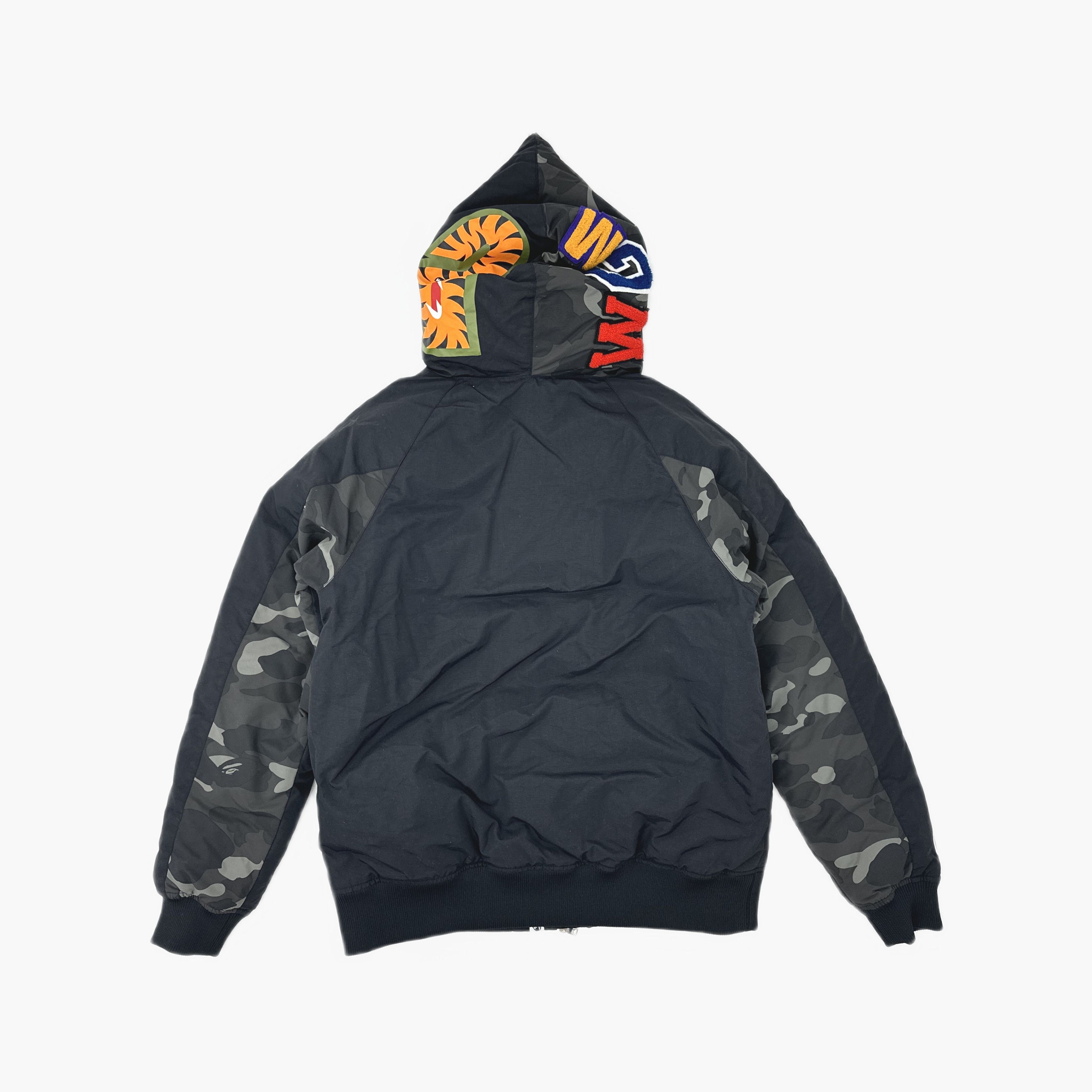 Bape A BATHING APE Shark Camo Down Jacket Size XL Size US XL / EU 56 / 4 - 2 Thumbnail