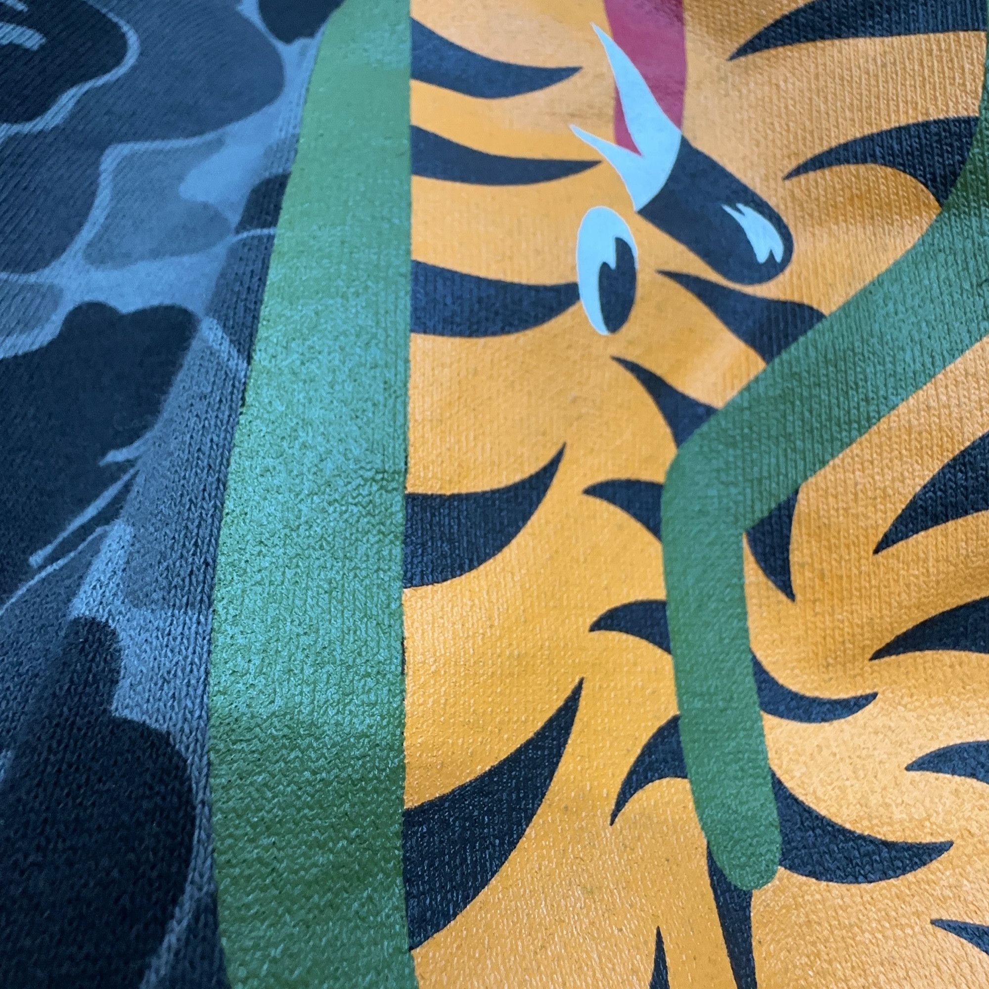 Bape A BATHING APE Shark Camo Hoodie Size XL Size US XL / EU 56 / 4 - 5 Thumbnail
