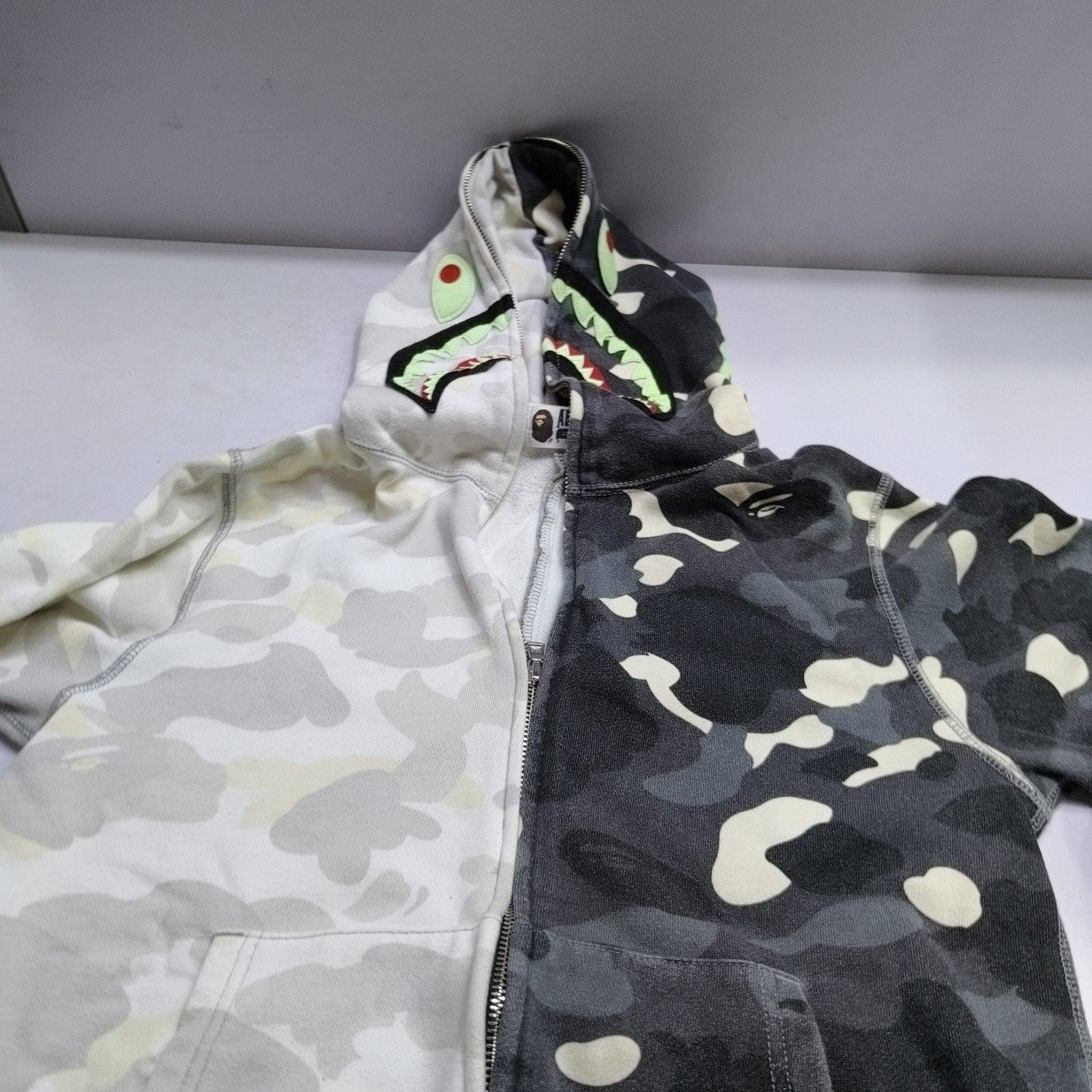 Bape A Bathing Ape Split Camo Shark Hoodie Size S Size US S / EU 44-46 / 1 - 5 Thumbnail