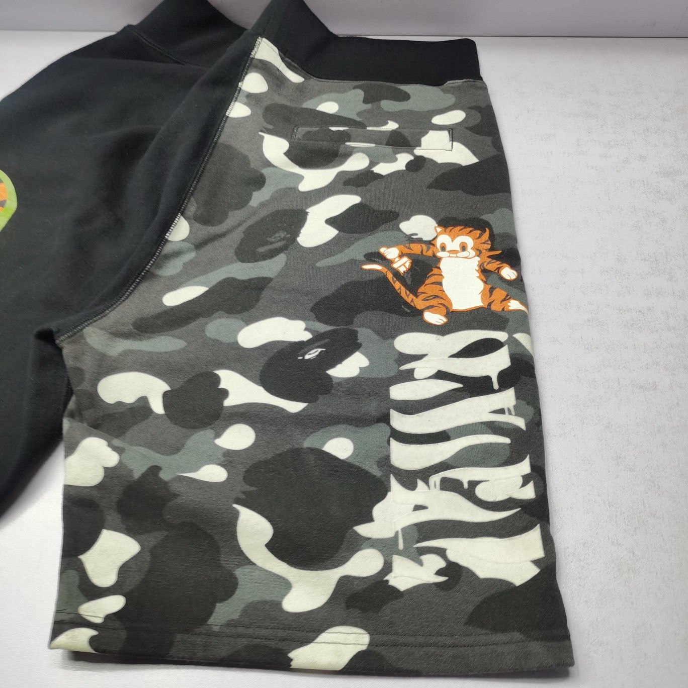 Bape A Bathing Ape Tiger Shark Camo Shorts XL Size US 36 / EU 52 - 12 Thumbnail
