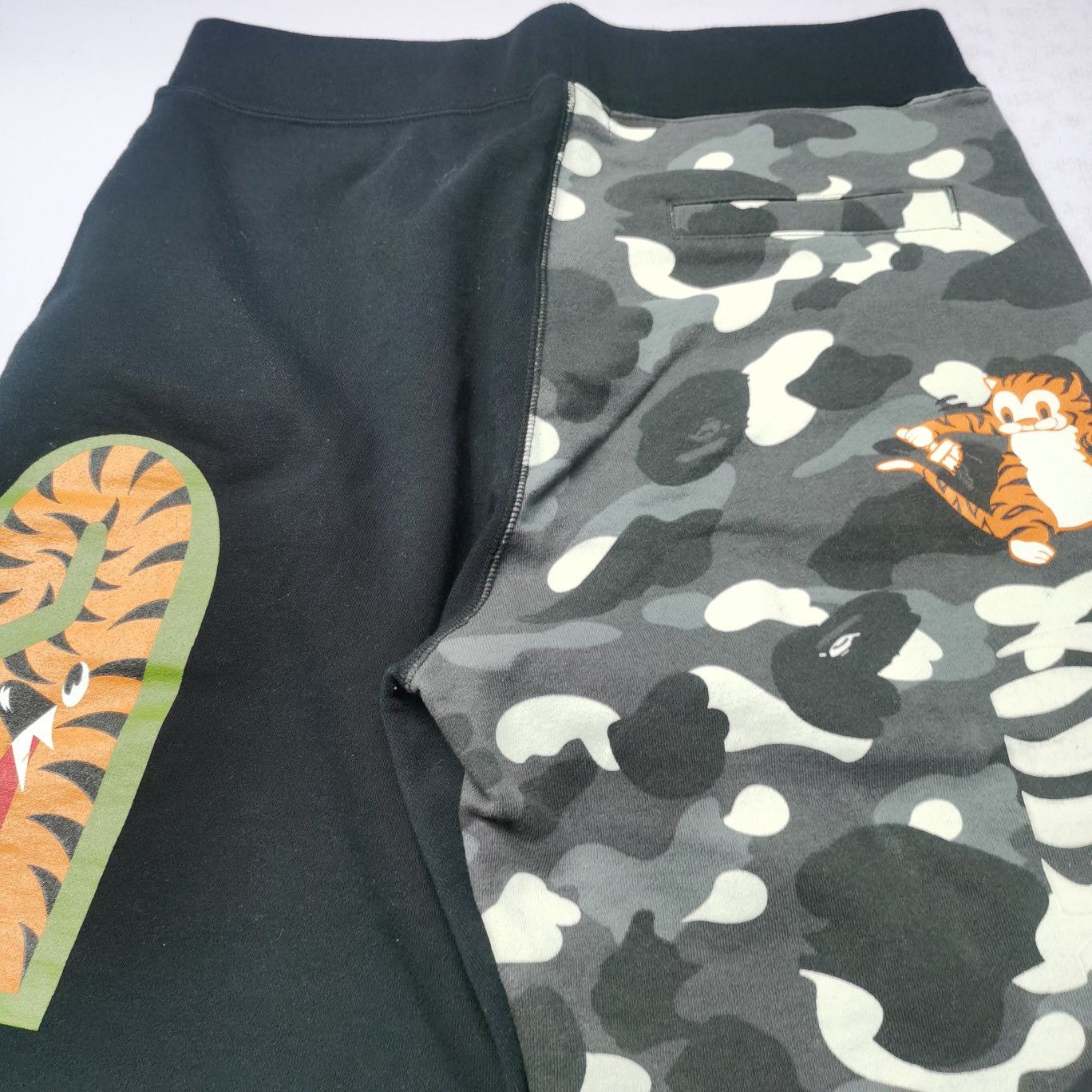 Bape A Bathing Ape Tiger Shark Camo Shorts XL Size US 36 / EU 52 - 7 Thumbnail