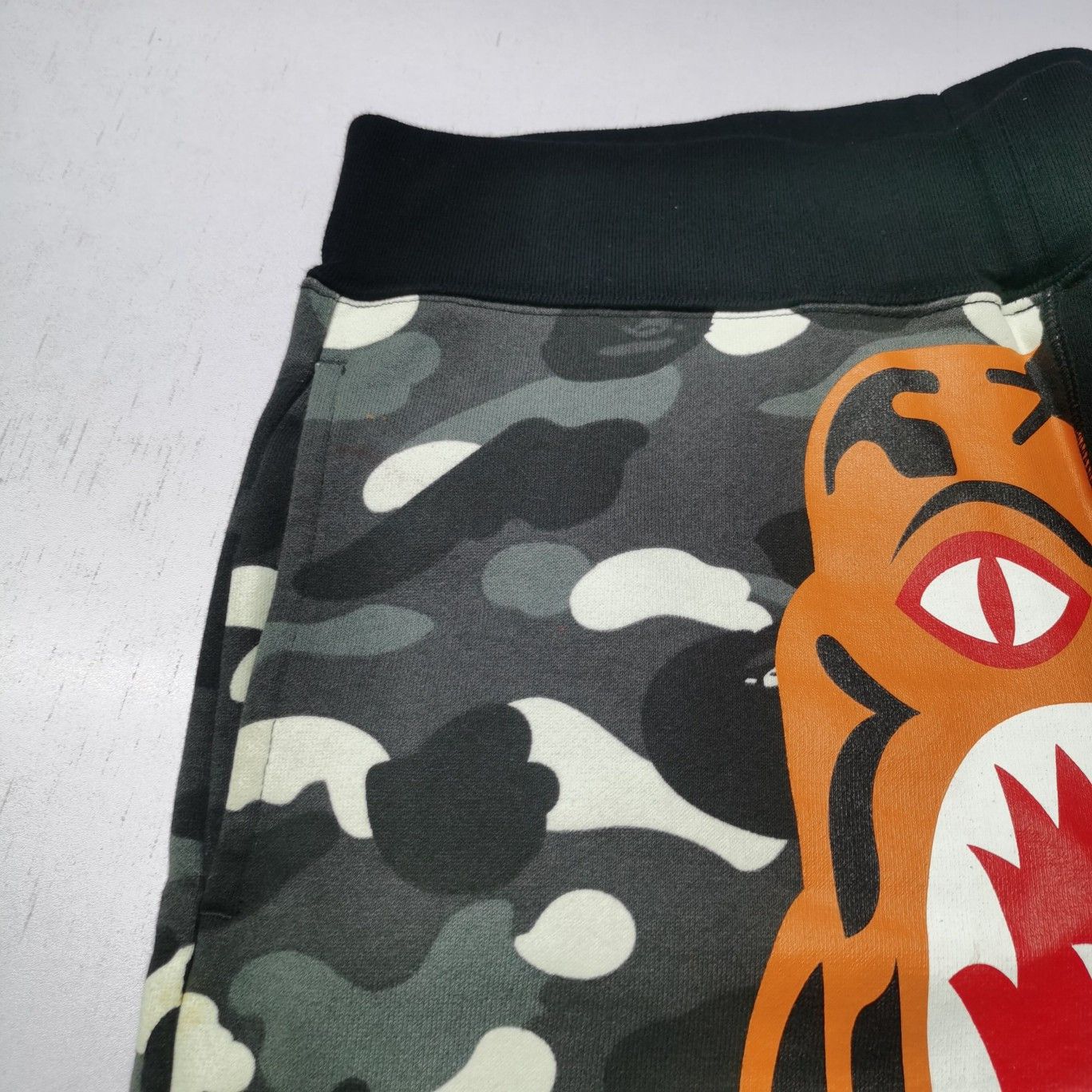 Bape A Bathing Ape Tiger Shark Camo Shorts XL Size US 36 / EU 52 - 9 Thumbnail