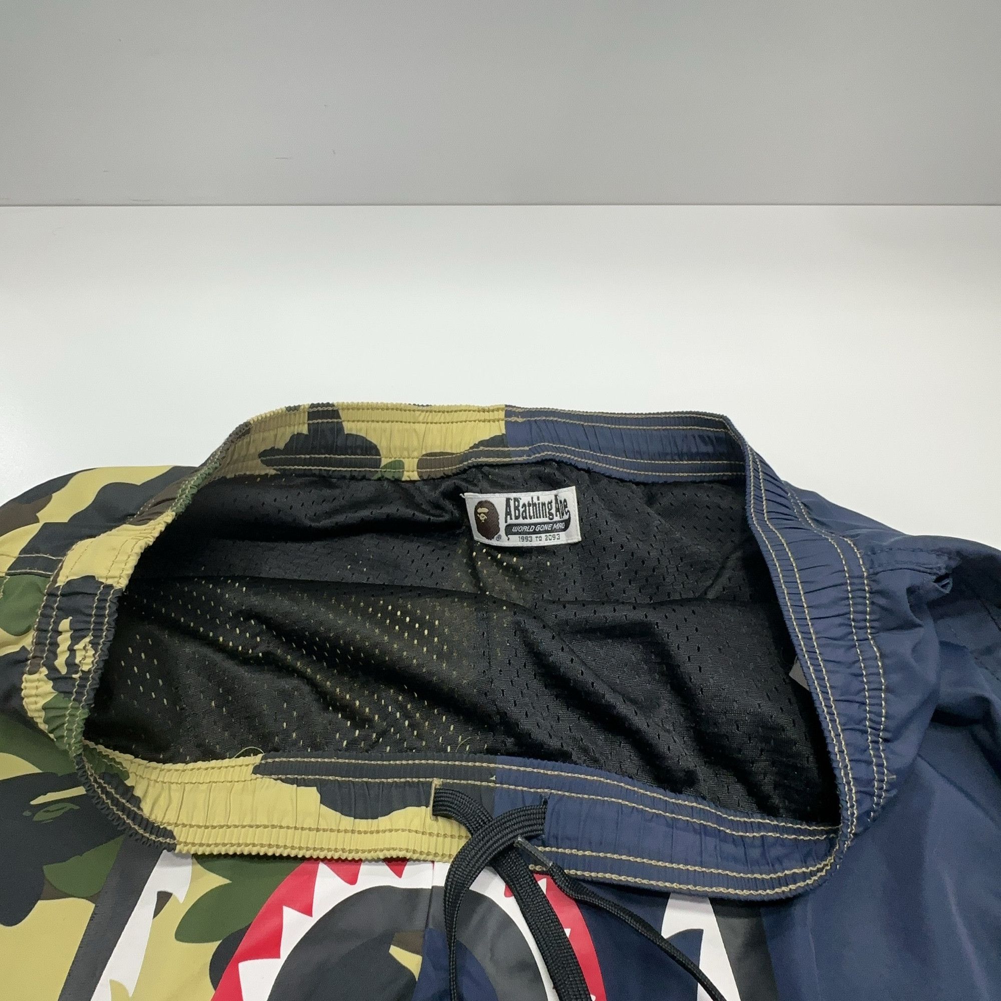 Bape A Bathing Ape Shark Colorblock Shorts XXL Size US 38 / EU 54 - 6 Thumbnail