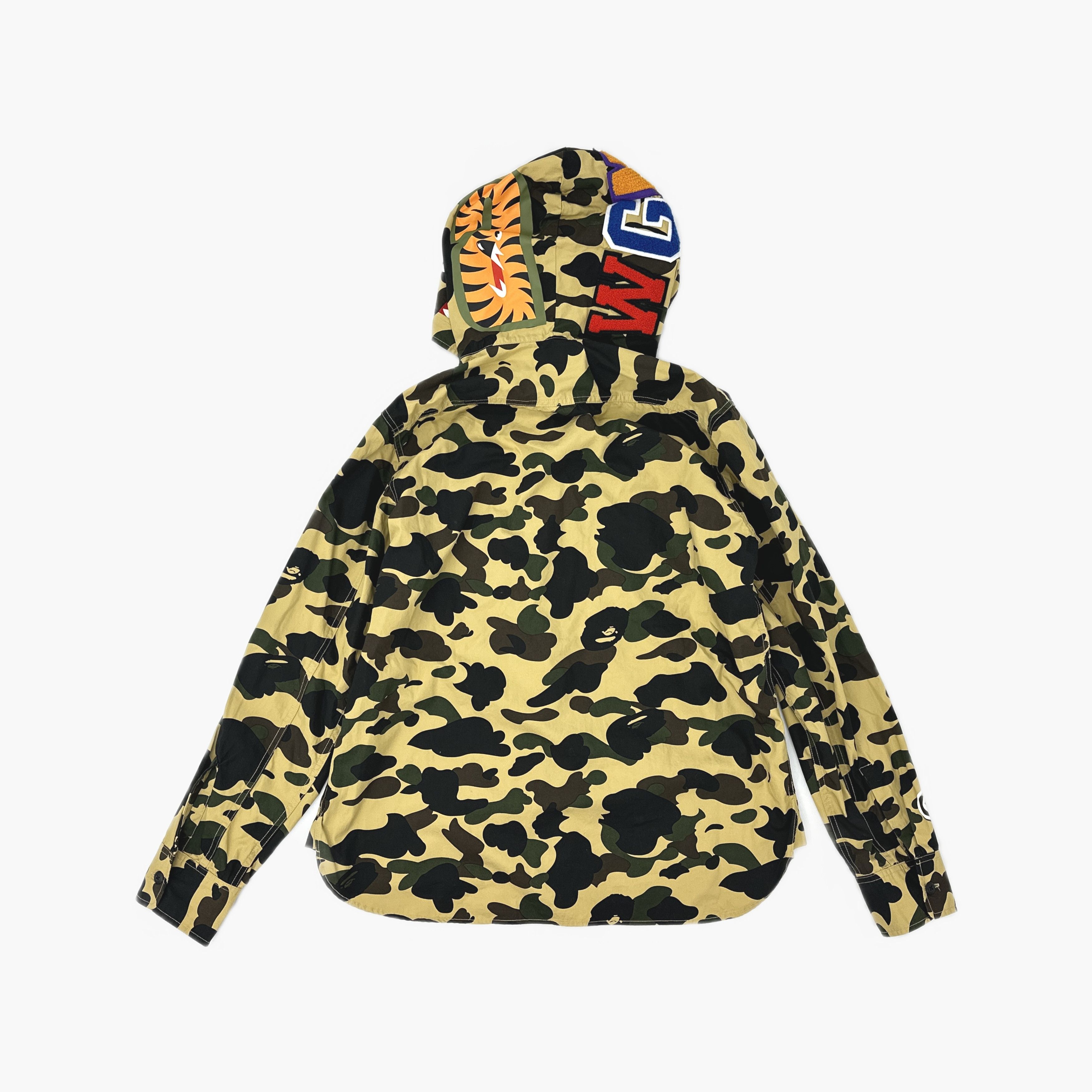Bape A Bathing Ape Camo Shark Hoodie Jacket Size L Size US L / EU 52-54 / 3 - 2 Thumbnail