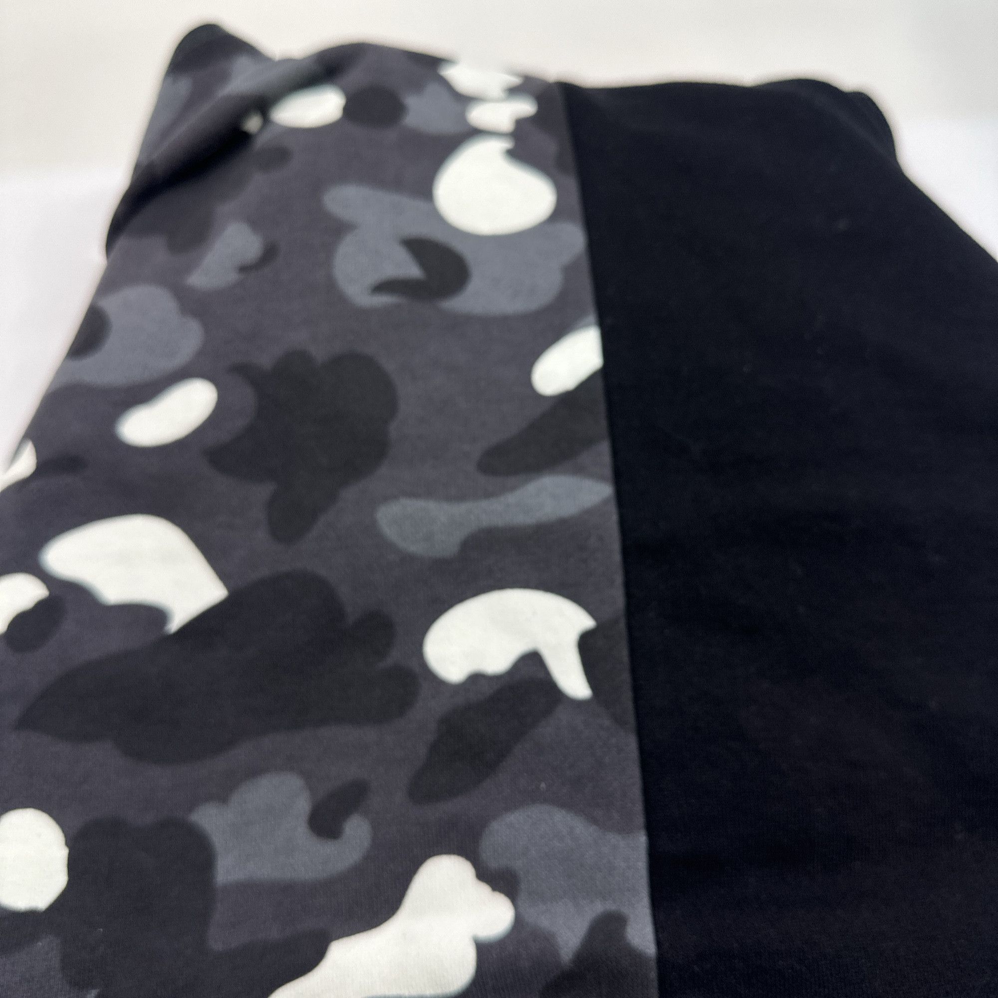 Bape A Bathing Ape Split Tiger Shark Hoodie Size S Size US S / EU 44-46 / 1 - 5 Thumbnail