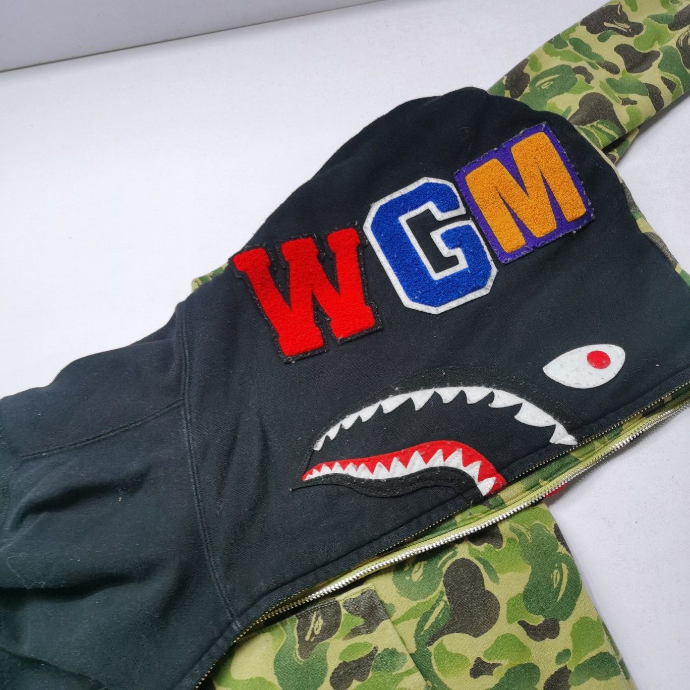 Bape A Bathing Ape Shark Camo Hoodie Size M Size US M / EU 48-50 / 2 - 8 Thumbnail