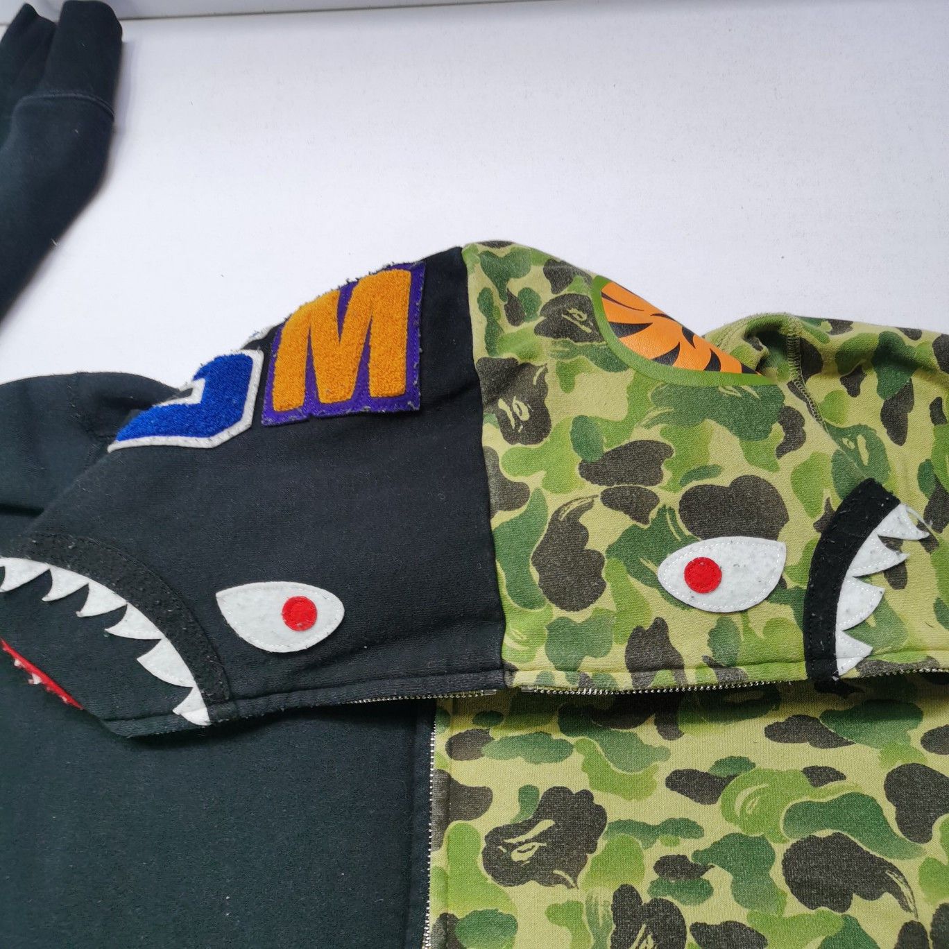 Bape A Bathing Ape Shark Camo Hoodie Size M Size US M / EU 48-50 / 2 - 7 Thumbnail