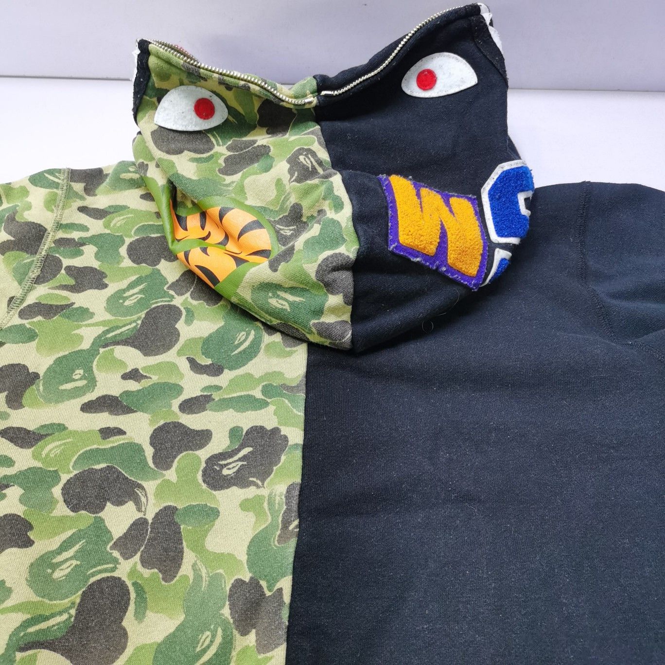 Bape A Bathing Ape Shark Camo Hoodie Size M Size US M / EU 48-50 / 2 - 5 Thumbnail