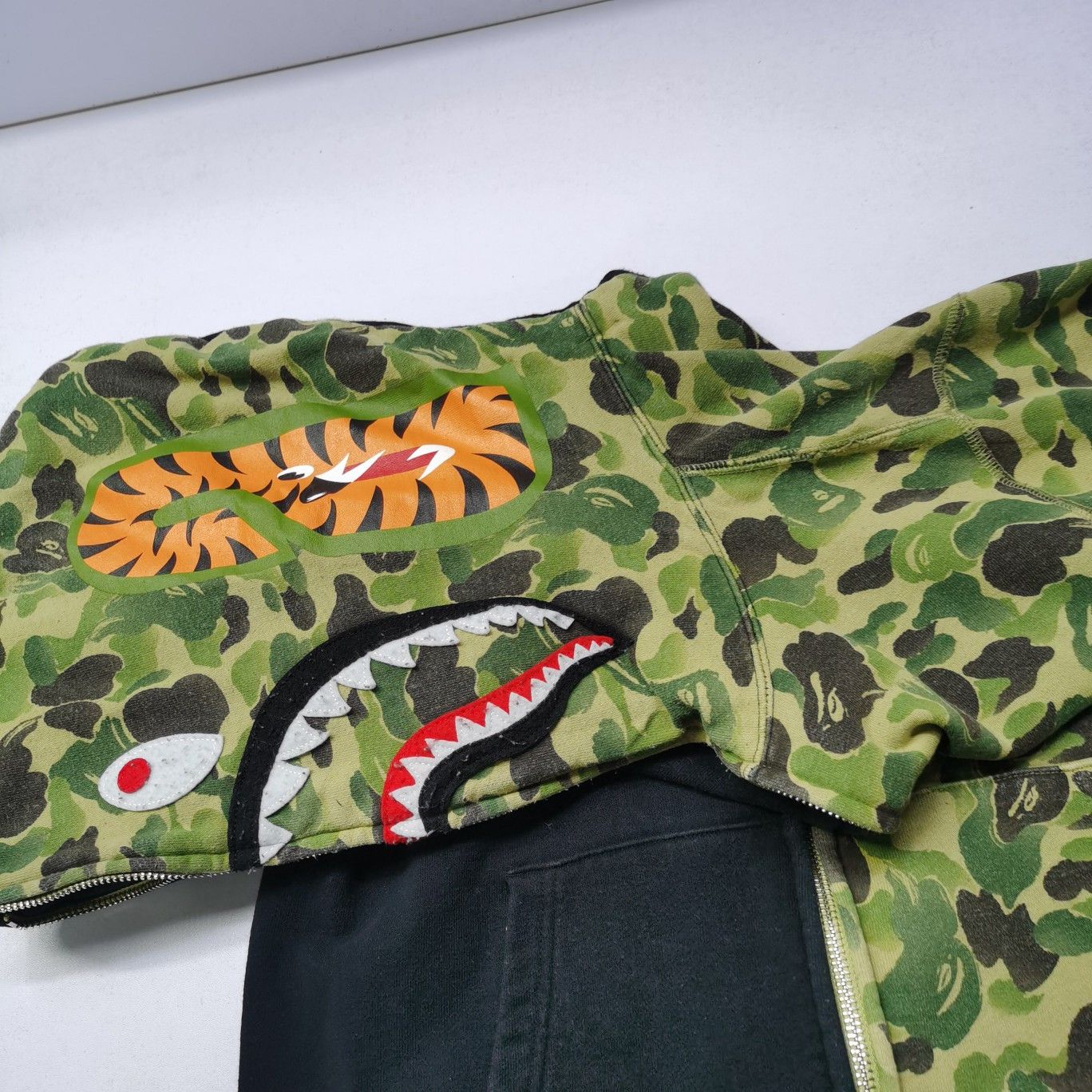 Bape A Bathing Ape Shark Camo Hoodie Size M Size US M / EU 48-50 / 2 - 9 Thumbnail