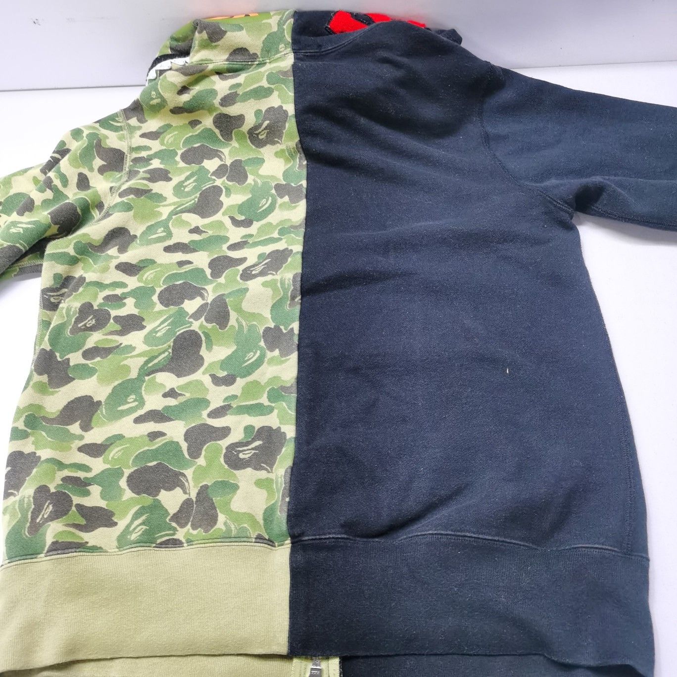 Bape A Bathing Ape Shark Camo Hoodie Size M Size US M / EU 48-50 / 2 - 17 Thumbnail