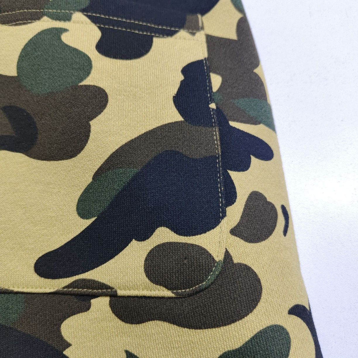 Bape A Bathing Ape Yellow Camo Shark Shorts Size L Size US 34 / EU 50 - 5 Thumbnail