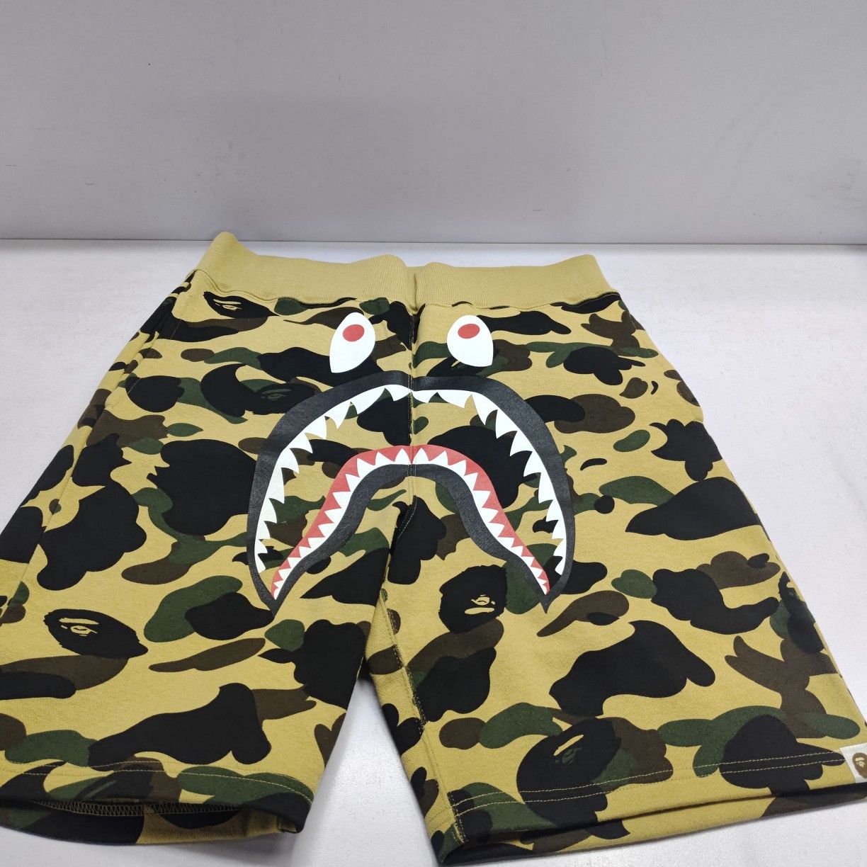 Bape A Bathing Ape Yellow Camo Shark Shorts Size L Size US 34 / EU 50 - 7 Thumbnail