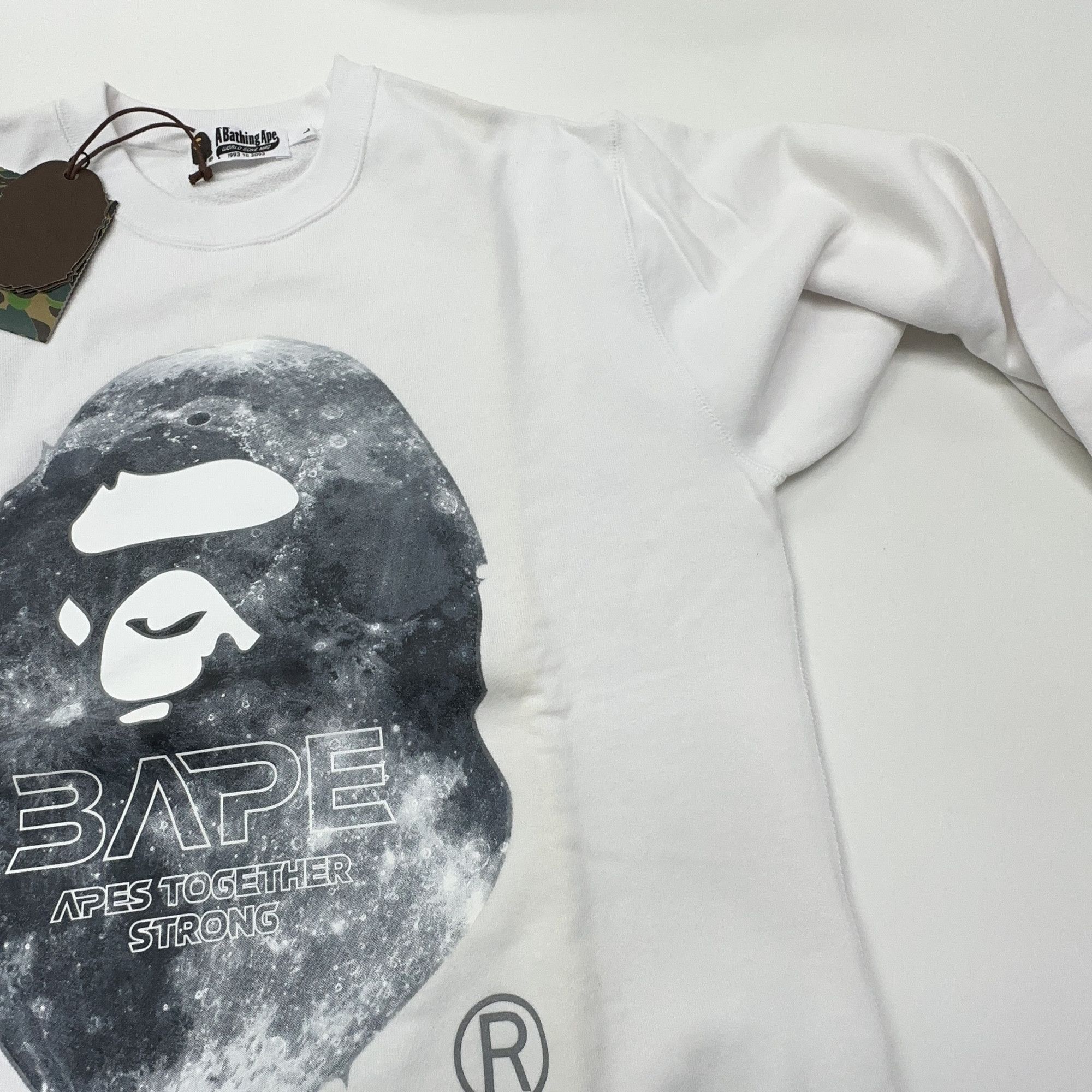 Bape A Bathing Ape Moon Graphic Sweatshirt Size L Size US L / EU 52-54 / 3 - 7 Thumbnail