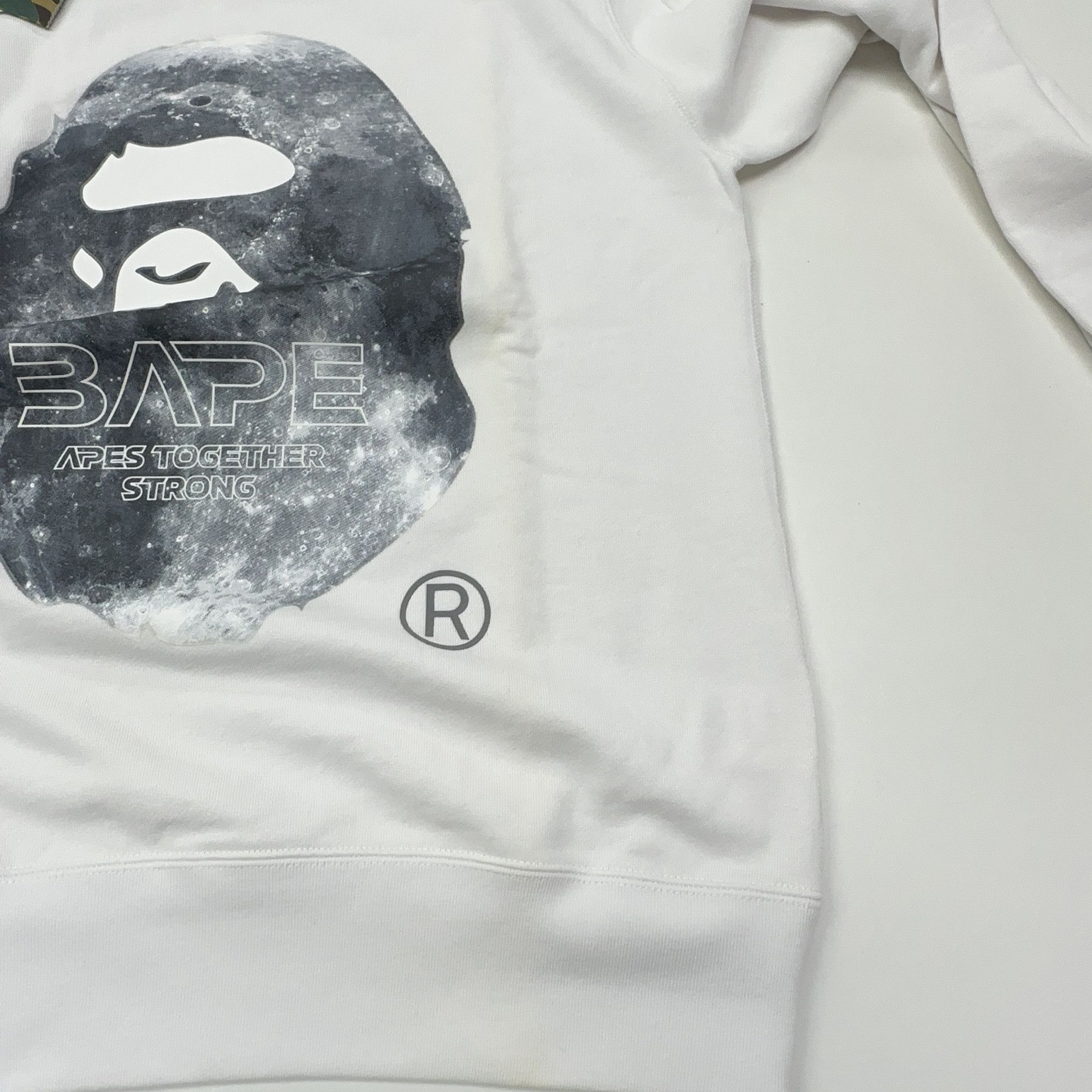 Bape A Bathing Ape Moon Graphic Sweatshirt Size L Size US L / EU 52-54 / 3 - 8 Thumbnail