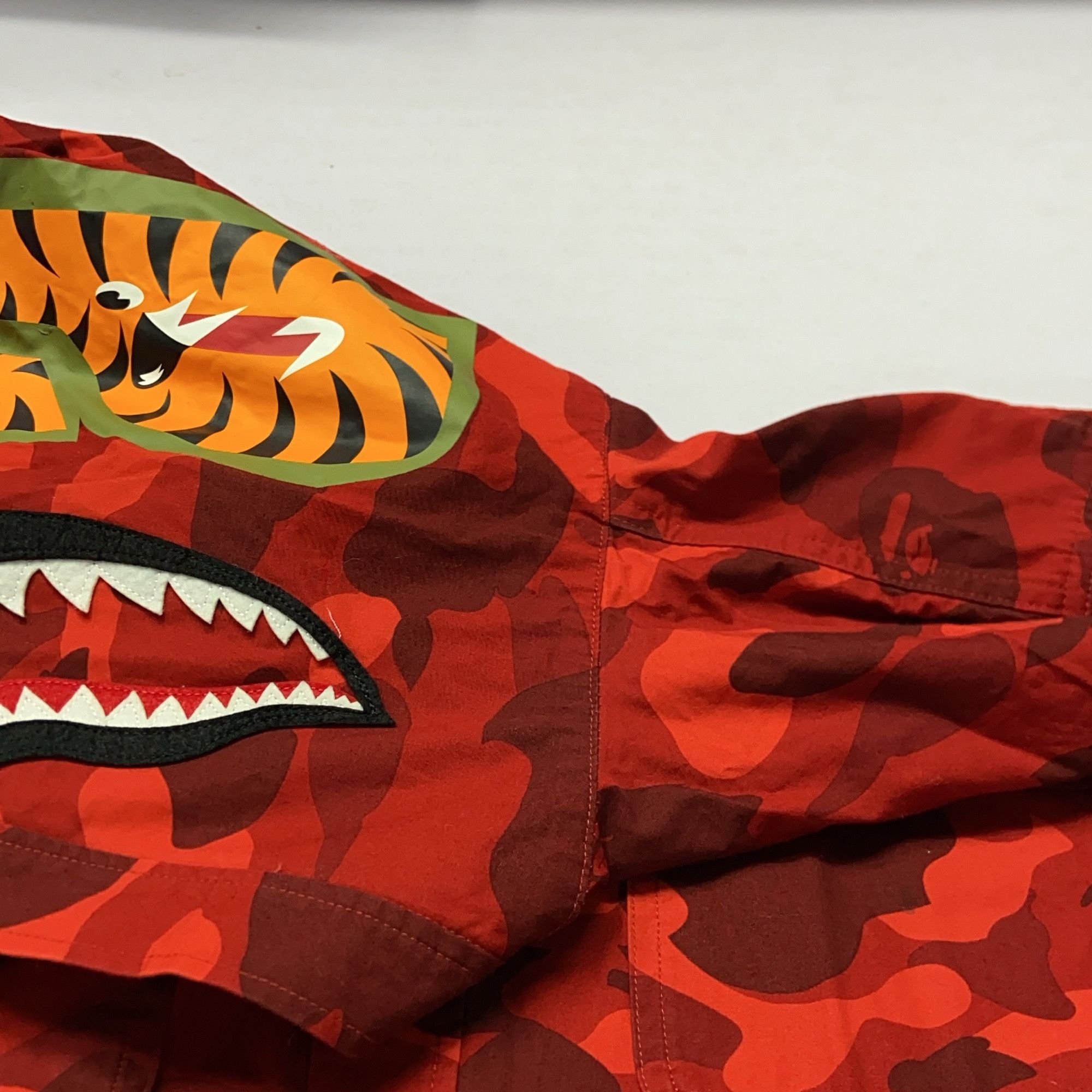 Bape A BATHING APE Red Camo Graphic Hooded Jacket Size XXL Size US XXL / EU 58 / 5 - 17 Thumbnail
