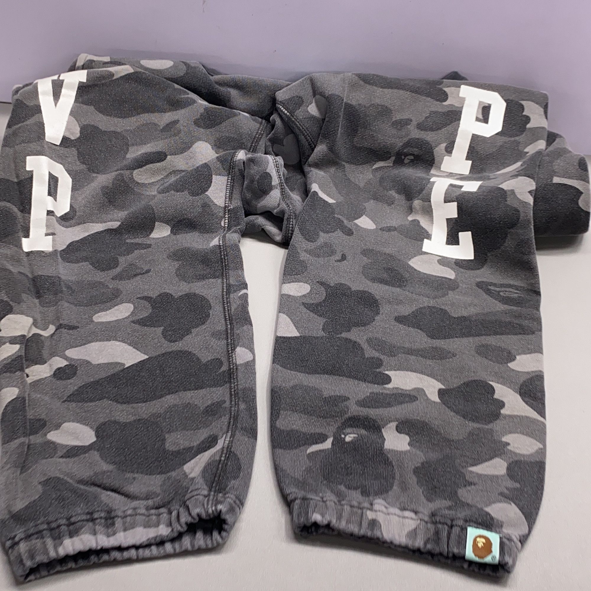 Bape A Bathing Ape Camo Logo Sweatpants Size M Size US 32 / EU 48 - 13 Thumbnail