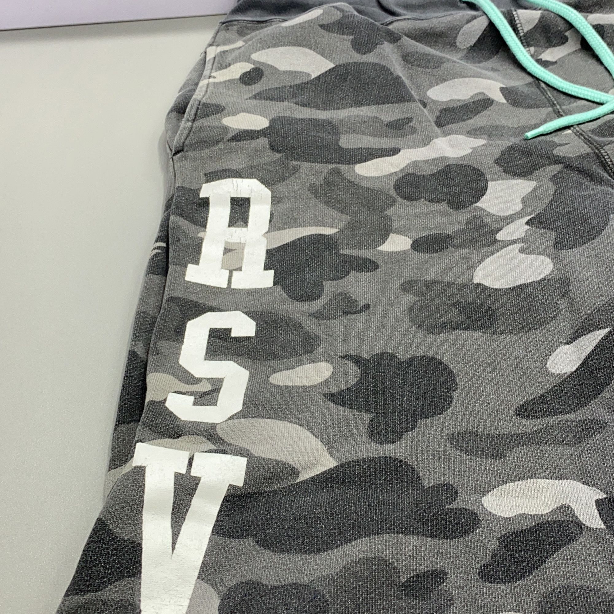 Bape A Bathing Ape Camo Logo Sweatpants Size M Size US 32 / EU 48 - 11 Thumbnail