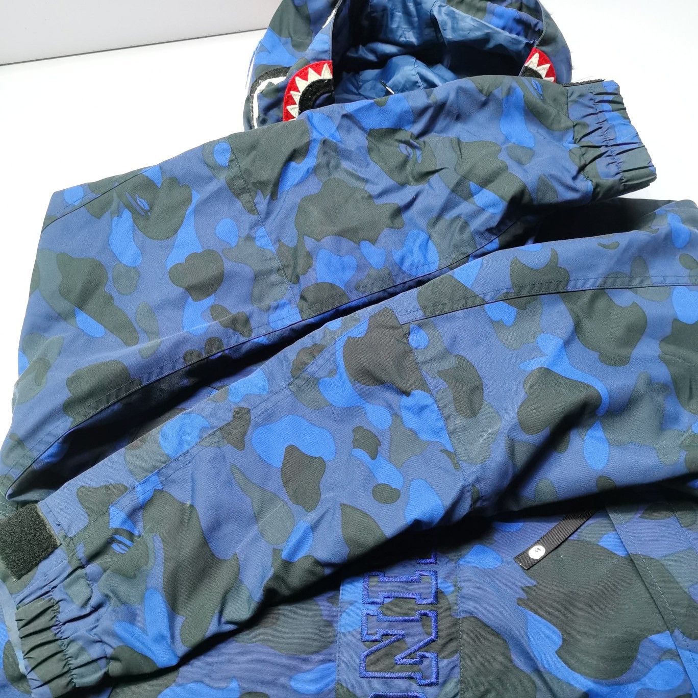 Bape A Bathing Ape Blue Camo Shark WGM Hooded Jacket Size M Size US M / EU 48-50 / 2 - 9 Thumbnail