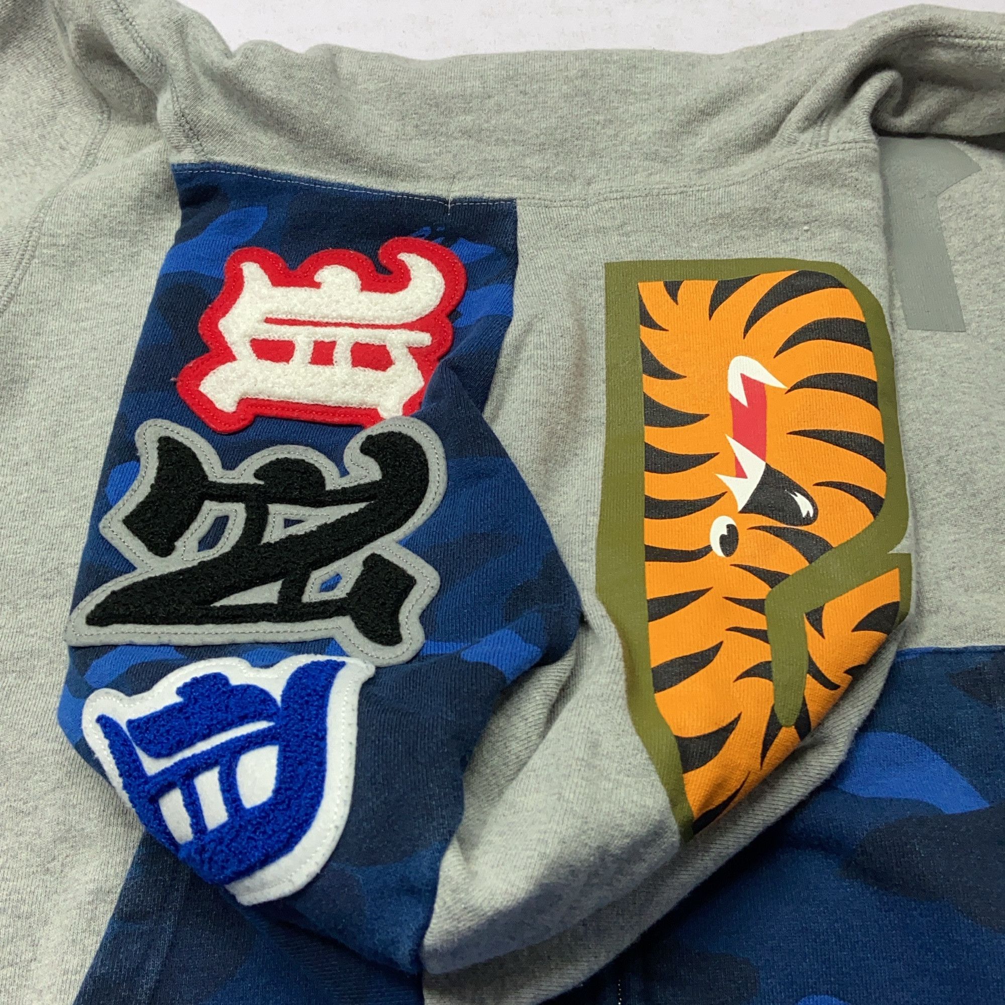 Bape A Bathing Ape x Undefeated Camo Shark Hoodie Size L Size US L / EU 52-54 / 3 - 7 Thumbnail