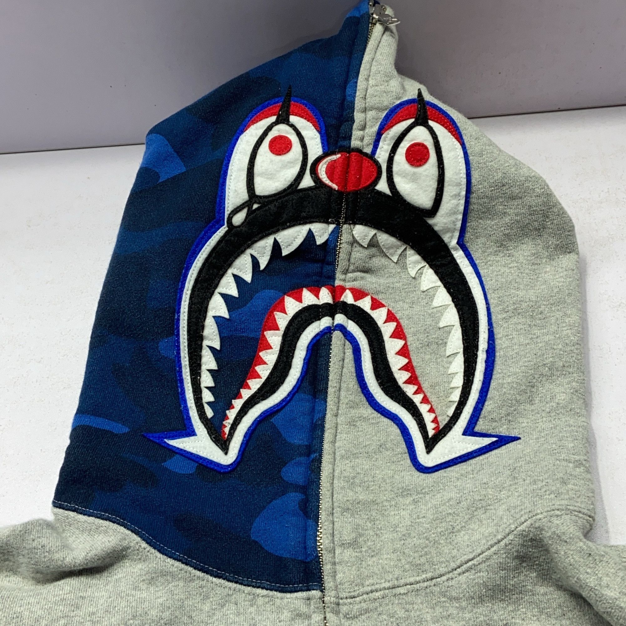 Bape A Bathing Ape x Undefeated Camo Shark Hoodie Size L Size US L / EU 52-54 / 3 - 8 Thumbnail