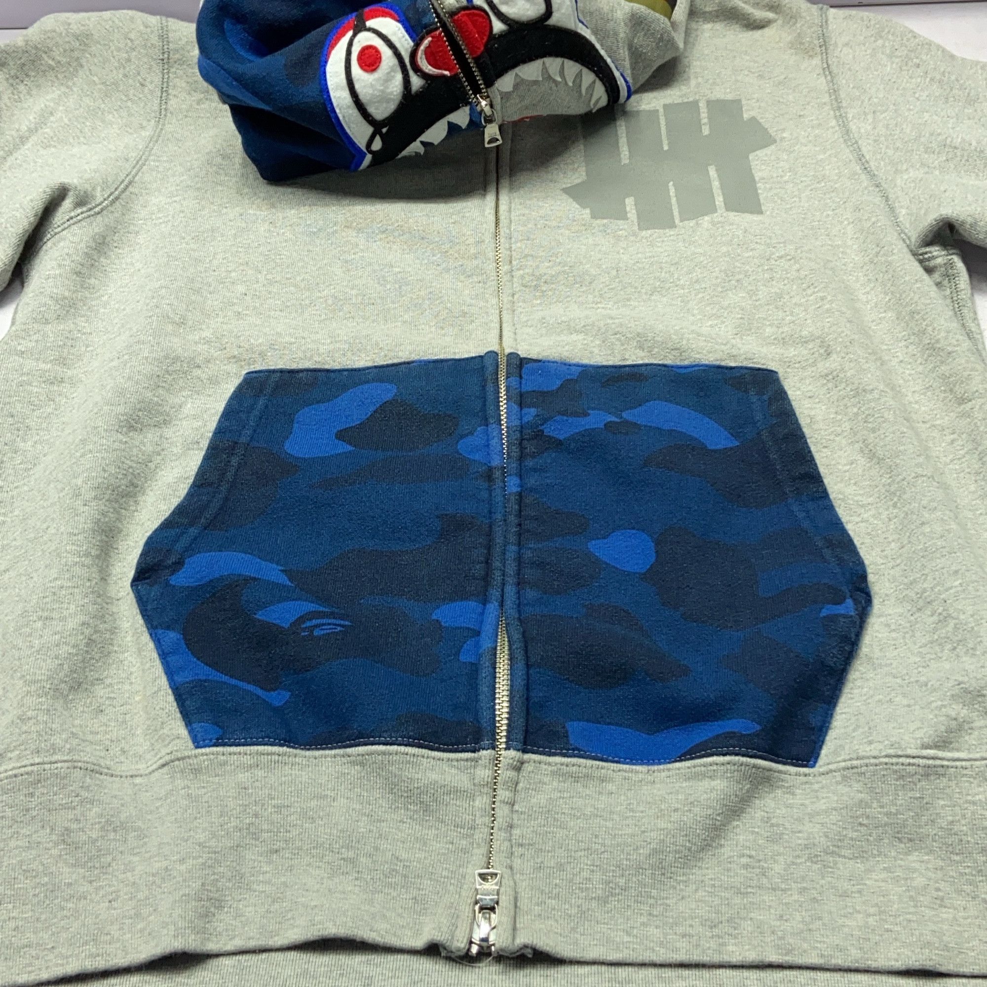 Bape A Bathing Ape x Undefeated Camo Shark Hoodie Size L Size US L / EU 52-54 / 3 - 17 Thumbnail