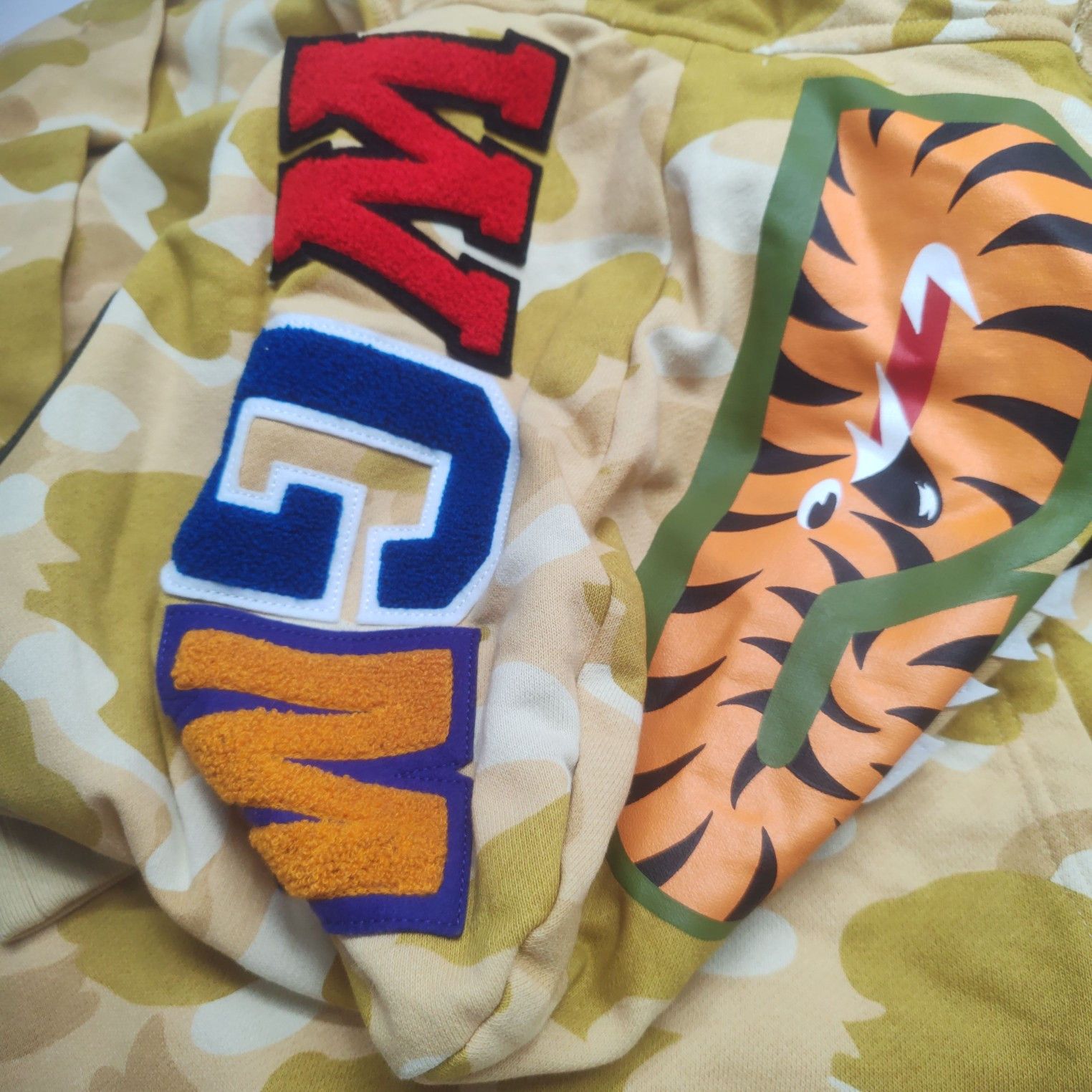 Bape A Bathing Ape Camo Tiger Shark Hoodie Size L Size US L / EU 52-54 / 3 - 8 Thumbnail