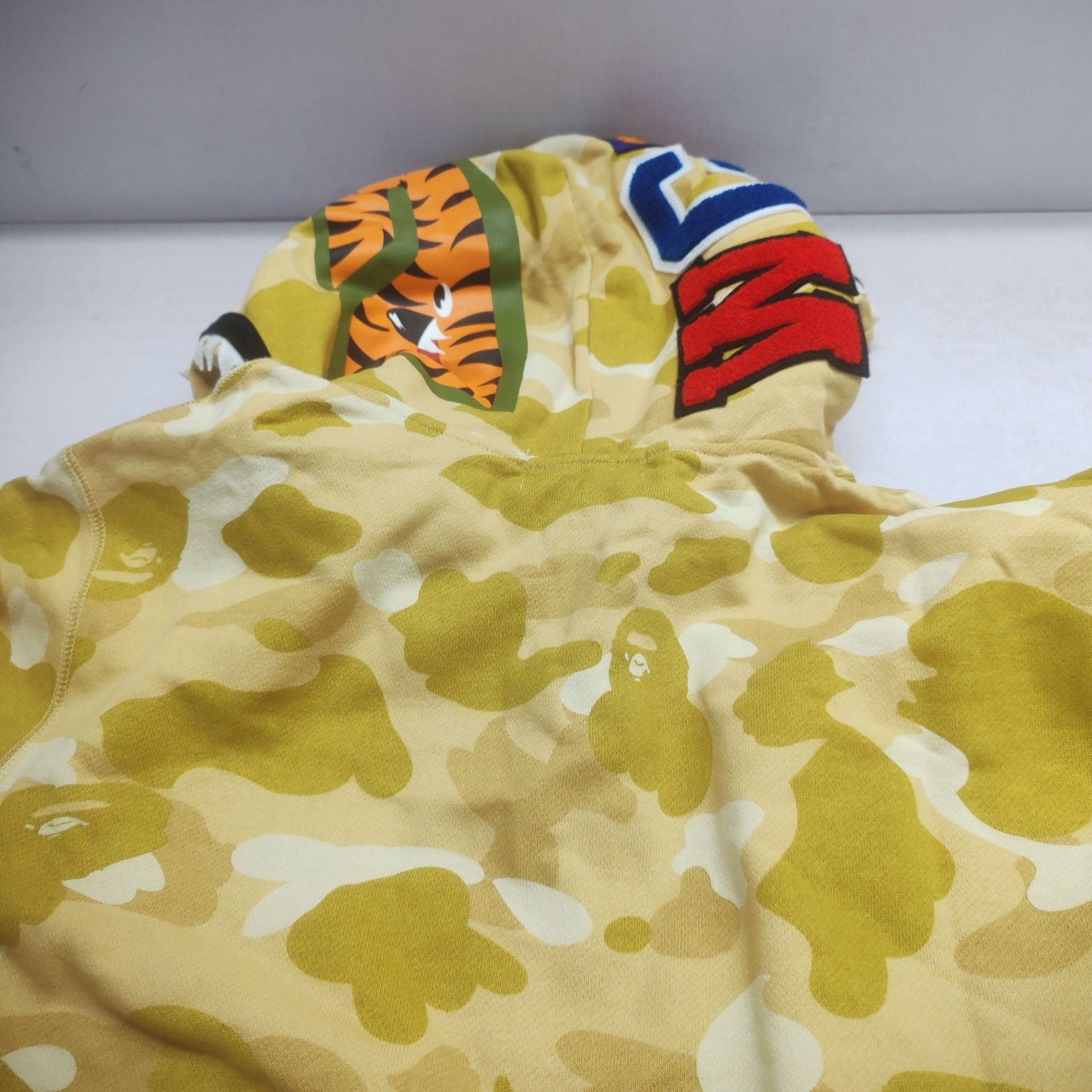 Bape A Bathing Ape Camo Tiger Shark Hoodie Size L Size US L / EU 52-54 / 3 - 9 Thumbnail