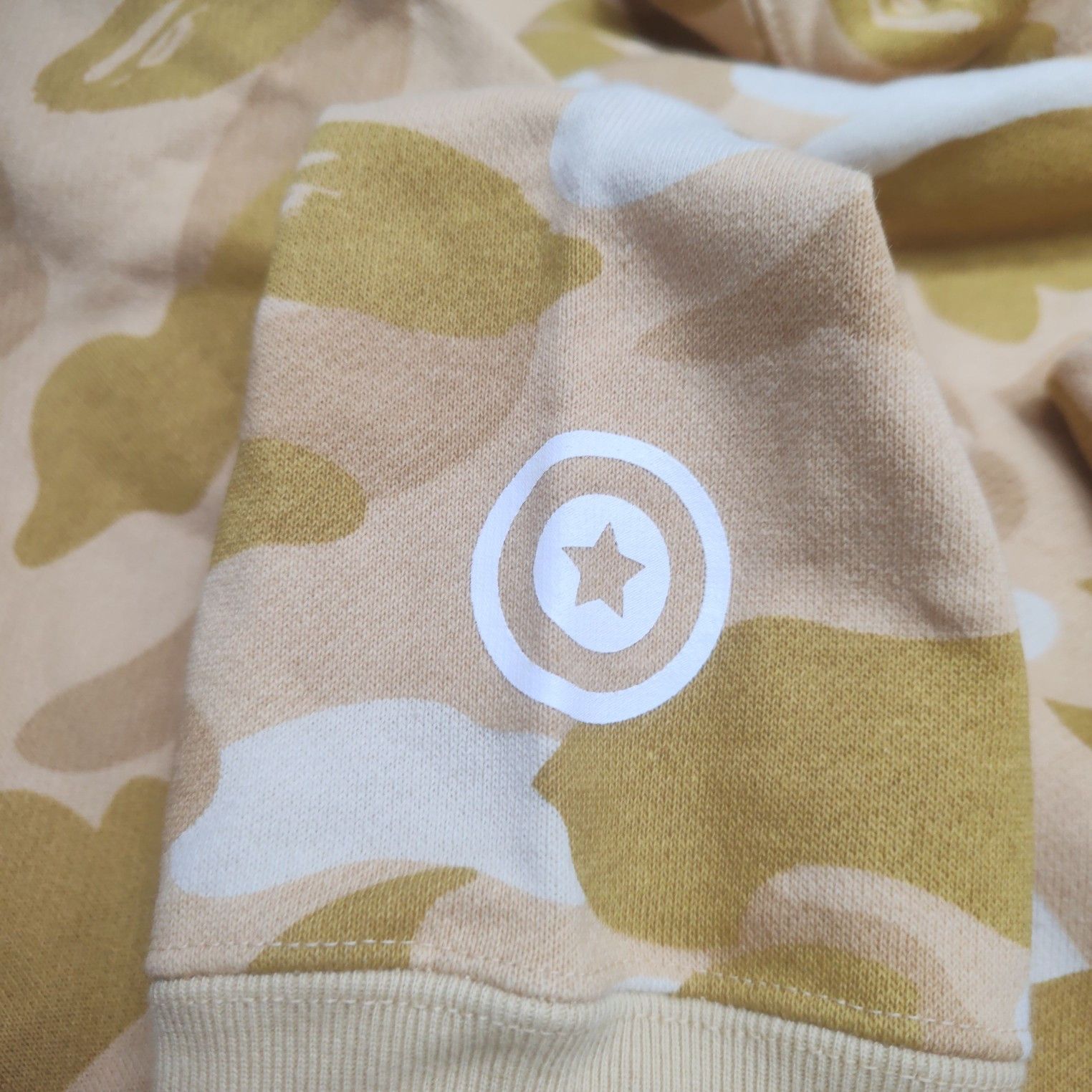 Bape A Bathing Ape Camo Tiger Shark Hoodie Size L Size US L / EU 52-54 / 3 - 7 Thumbnail