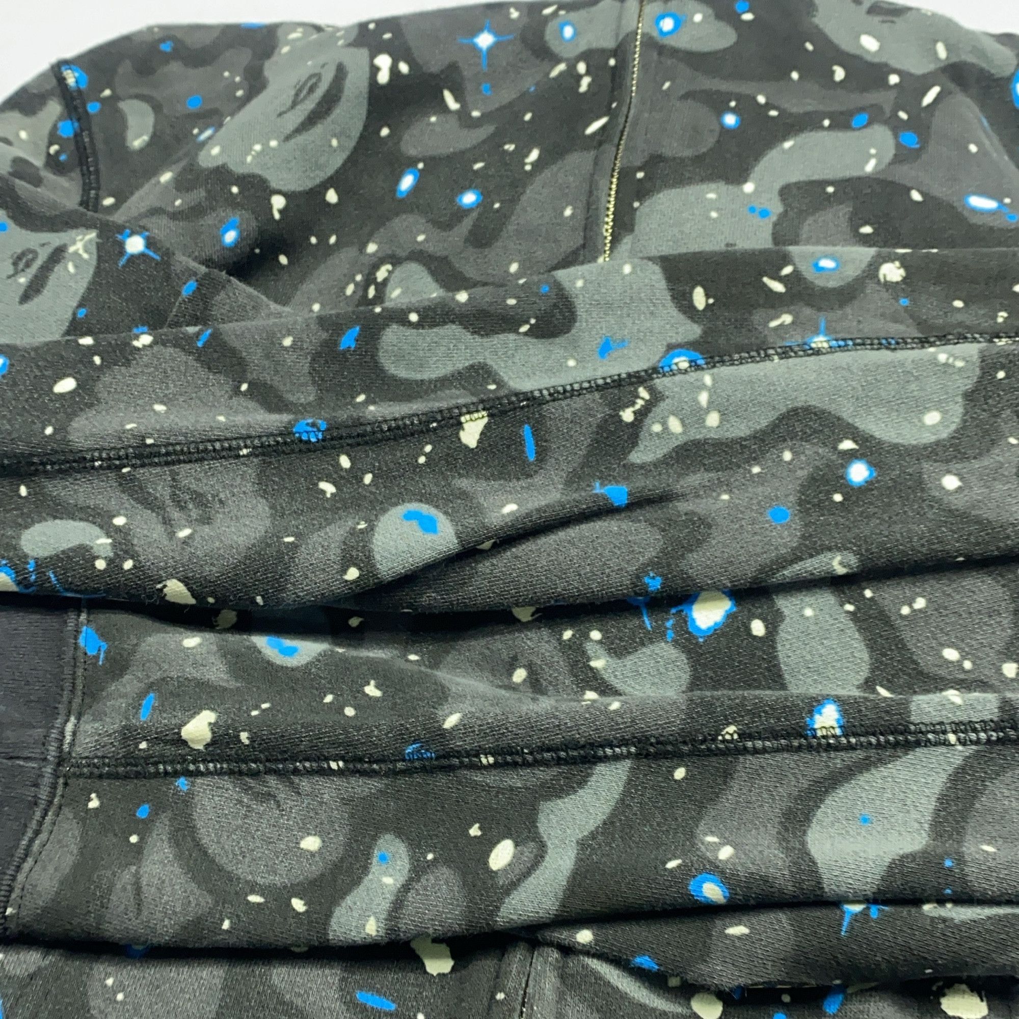 Bape A Bathing Ape Star Camo Shark Hoodie Size XL Size US XL / EU 56 / 4 - 10 Thumbnail