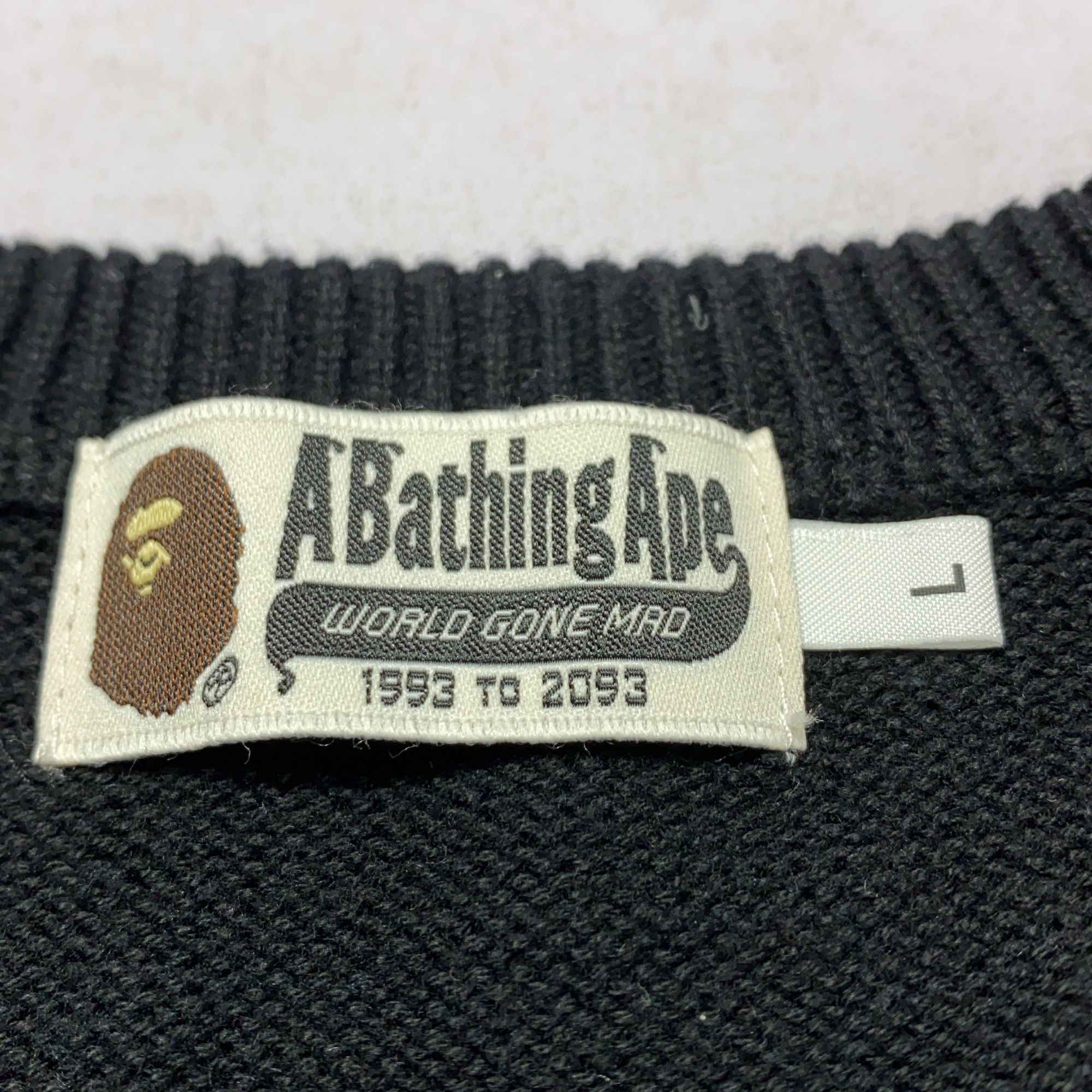 Bape A Bathing Ape Logo V-Neck Sweater Vest Size L Size US L / EU 52-54 / 3 - 3 Thumbnail