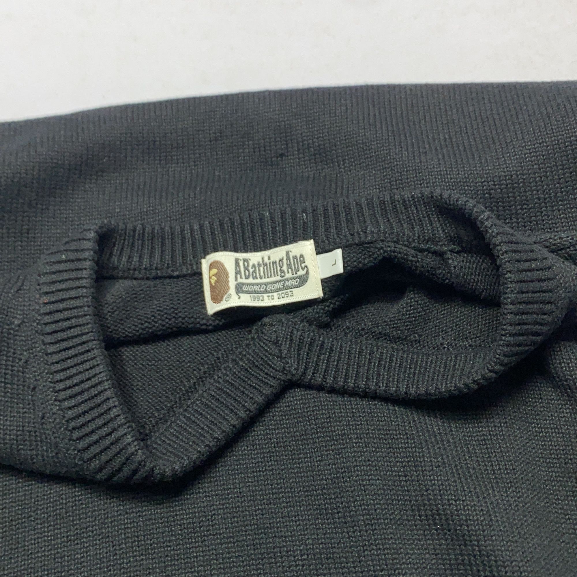 Bape A Bathing Ape Logo V-Neck Sweater Vest Size L Size US L / EU 52-54 / 3 - 6 Thumbnail