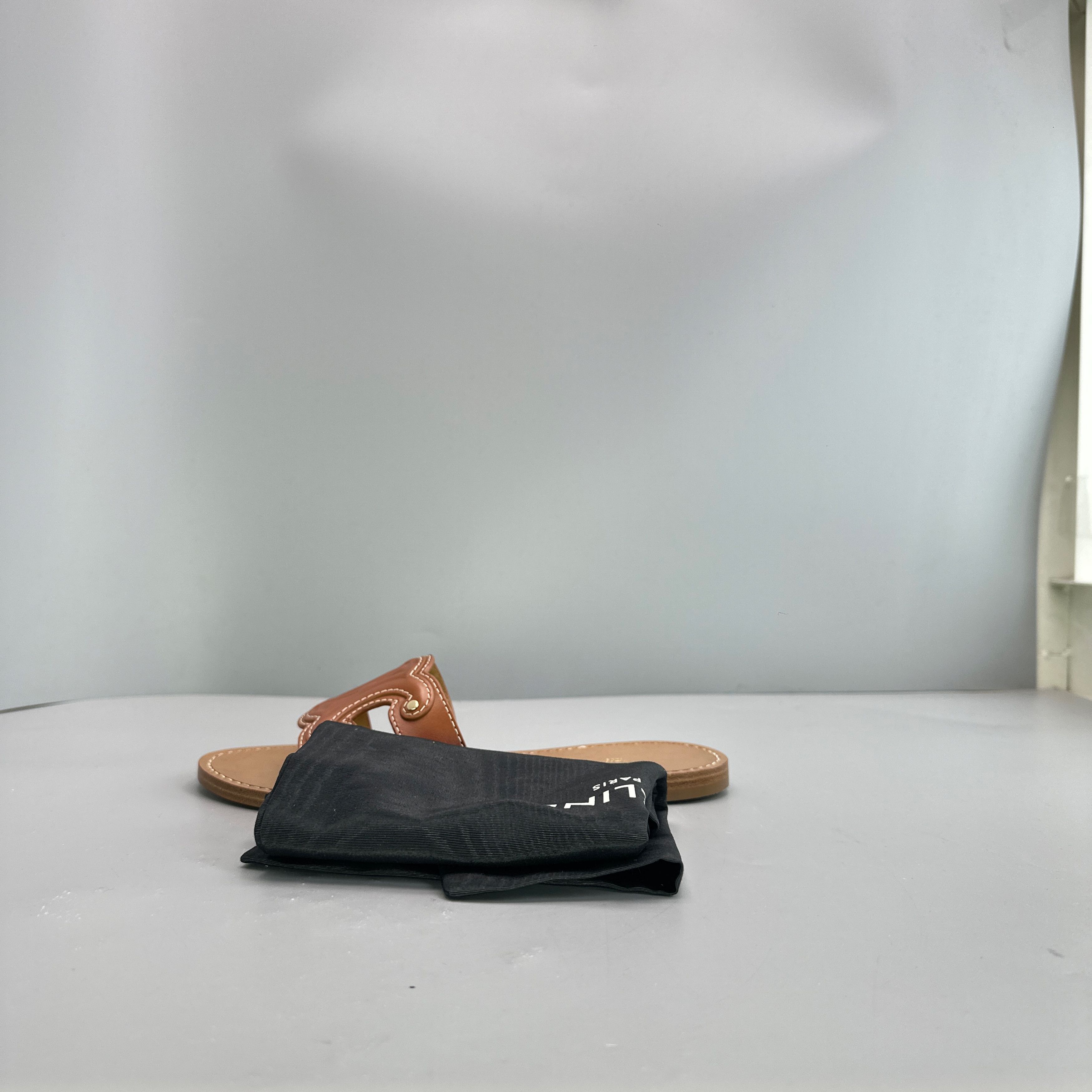 Celine Celine Triomphe Leather Slides Size 37 Size US 7 / IT 37 - 10 Thumbnail