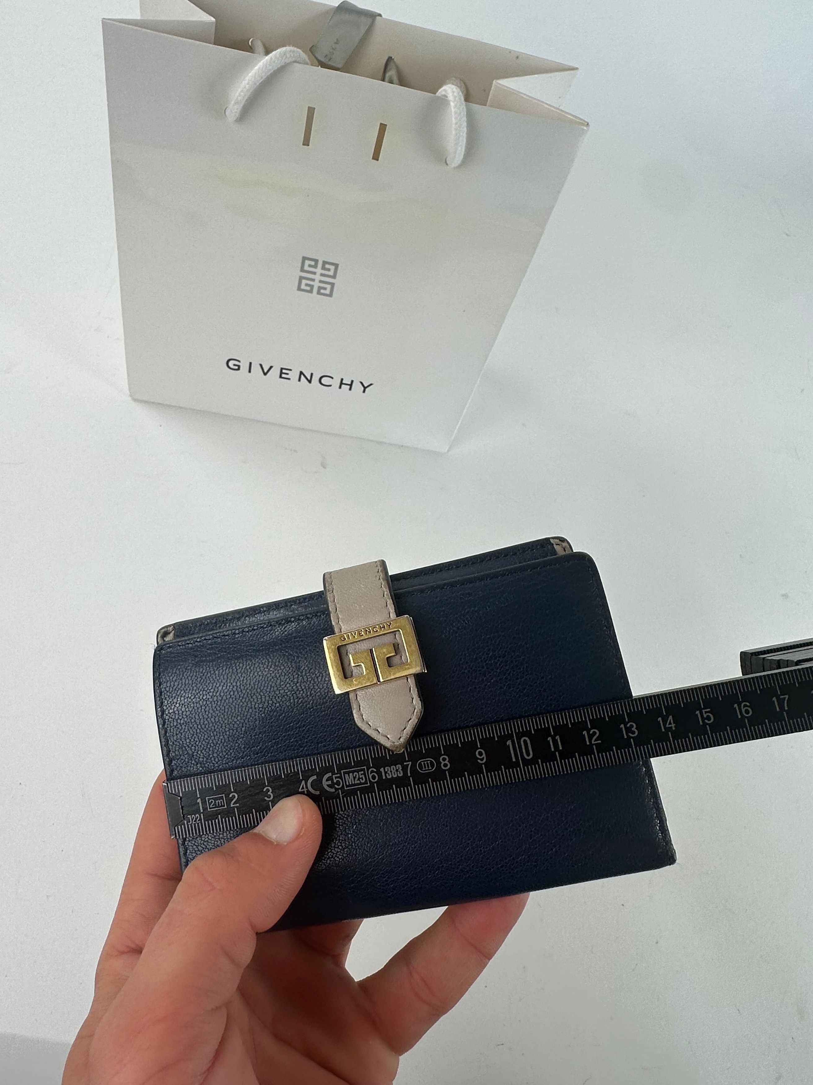 Givenchy Vintage Grained Leather Bifold Wallet Navy Size ONE SIZE - 7 Thumbnail
