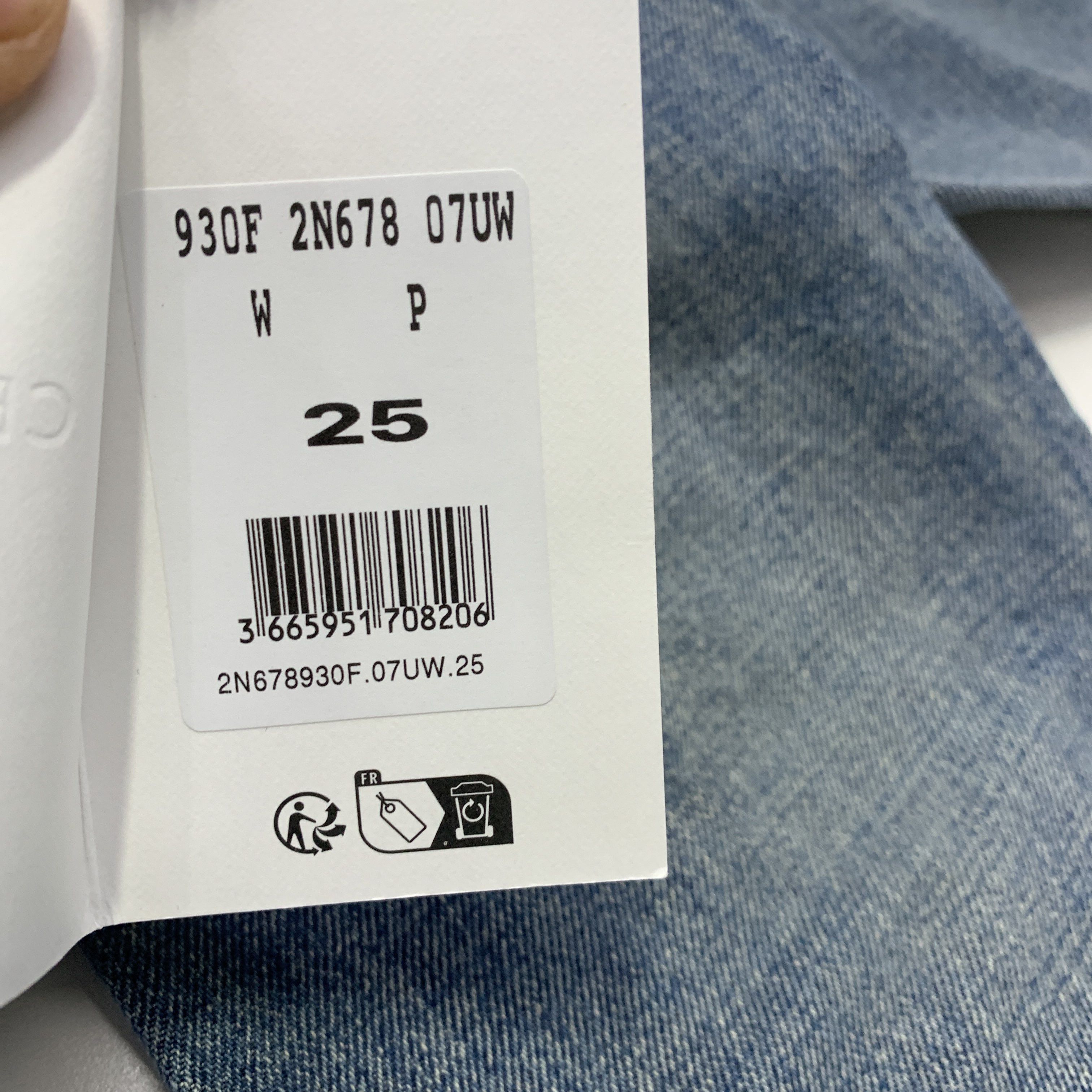 Celine Celine Union Wash Straight Leg Jeans Size 25 Size 25" / US 0 / IT 36 - 2 Thumbnail
