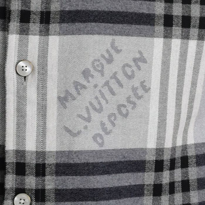 Louis Vuitton Louis Vuitton Plaid Logo Button Up Shirt S Size US S / EU 44-46 / 1 - 3 Thumbnail