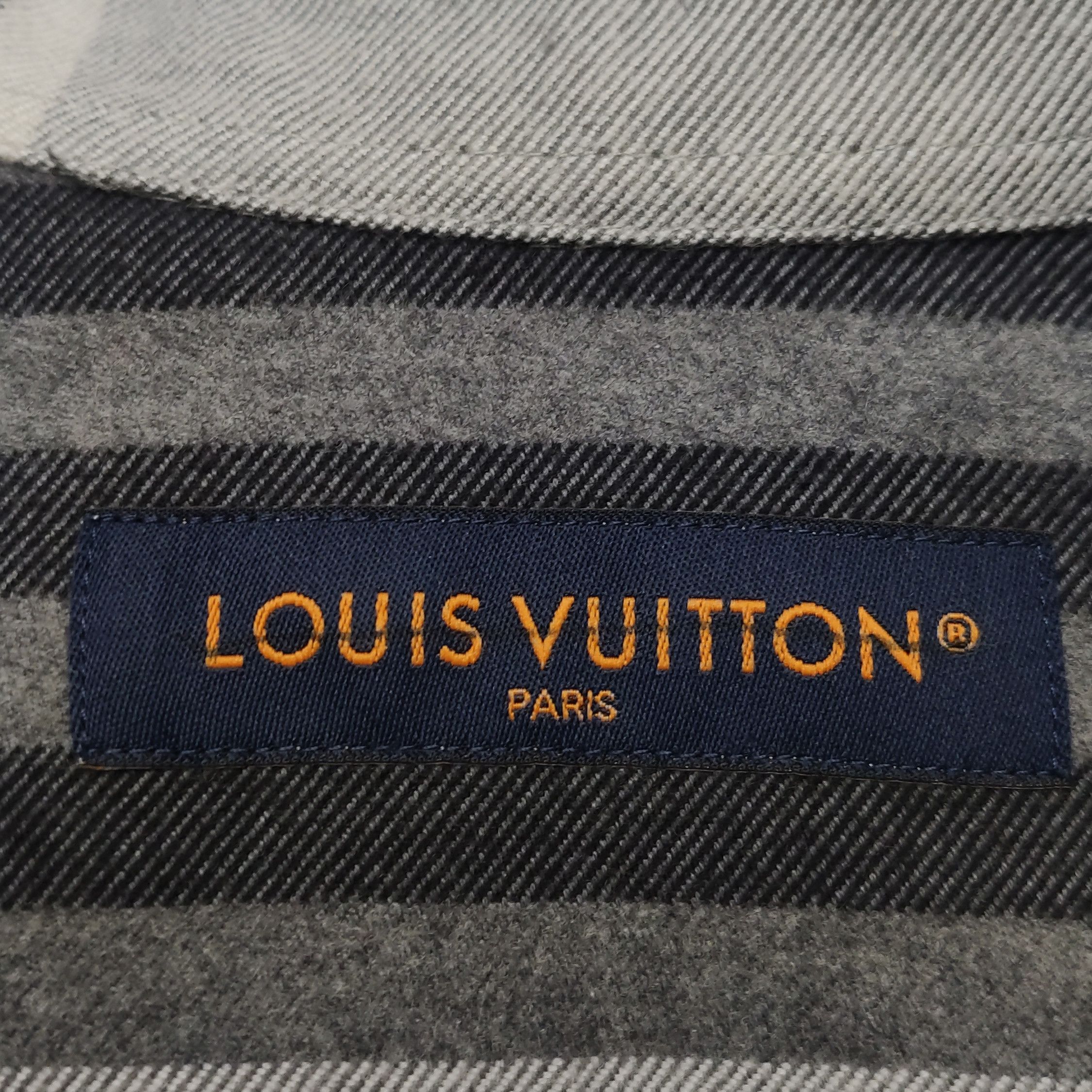 Louis Vuitton Louis Vuitton Plaid Logo Button Up Shirt S Size US S / EU 44-46 / 1 - 10 Thumbnail