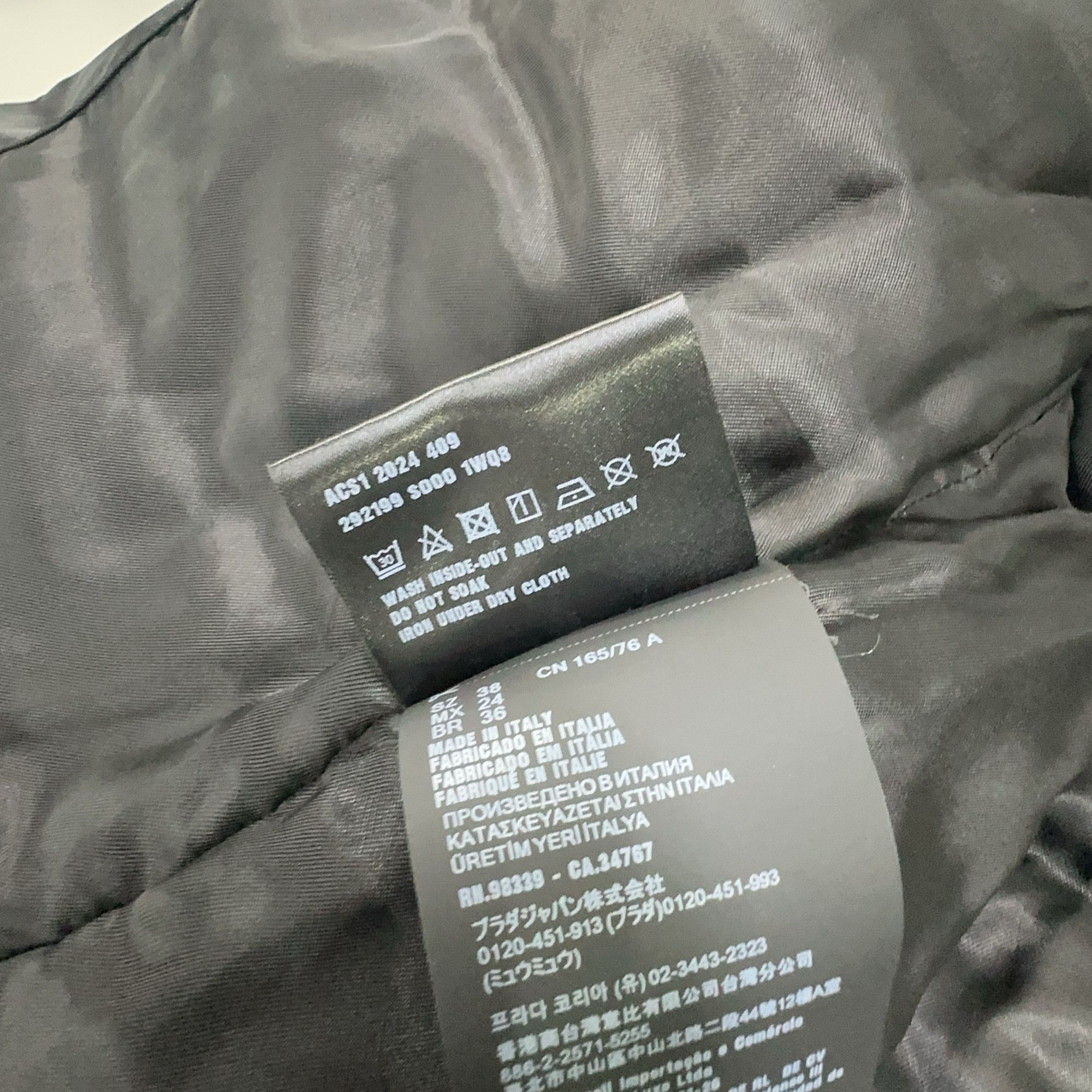 Prada Prada Logo Plaque Re-Nylon Jacket Size 38 Size XS / US 0-2 / IT 36-38 - 4 Thumbnail