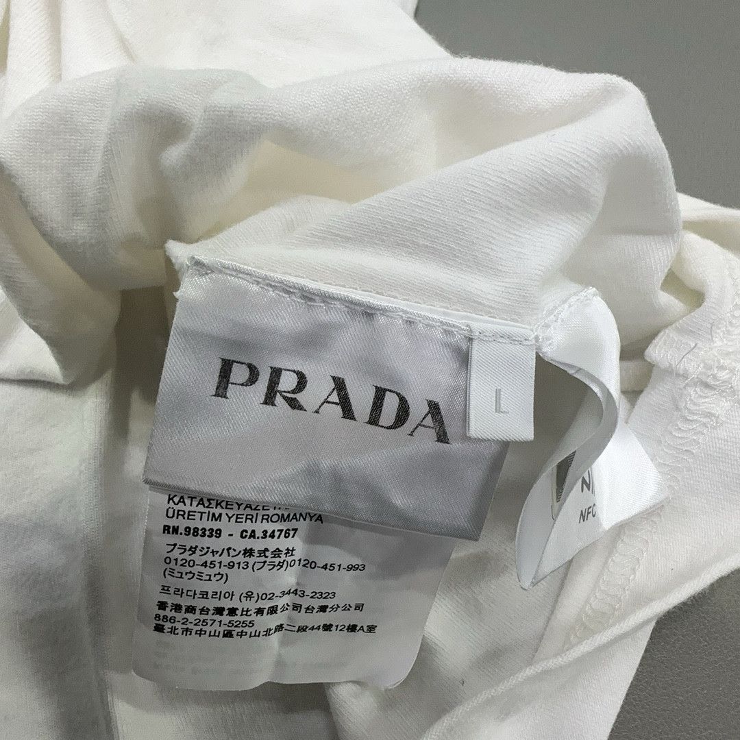 Prada PRADA Embossed Logo T-Shirt Size L Size US L / EU 52-54 / 3 - 4 Thumbnail