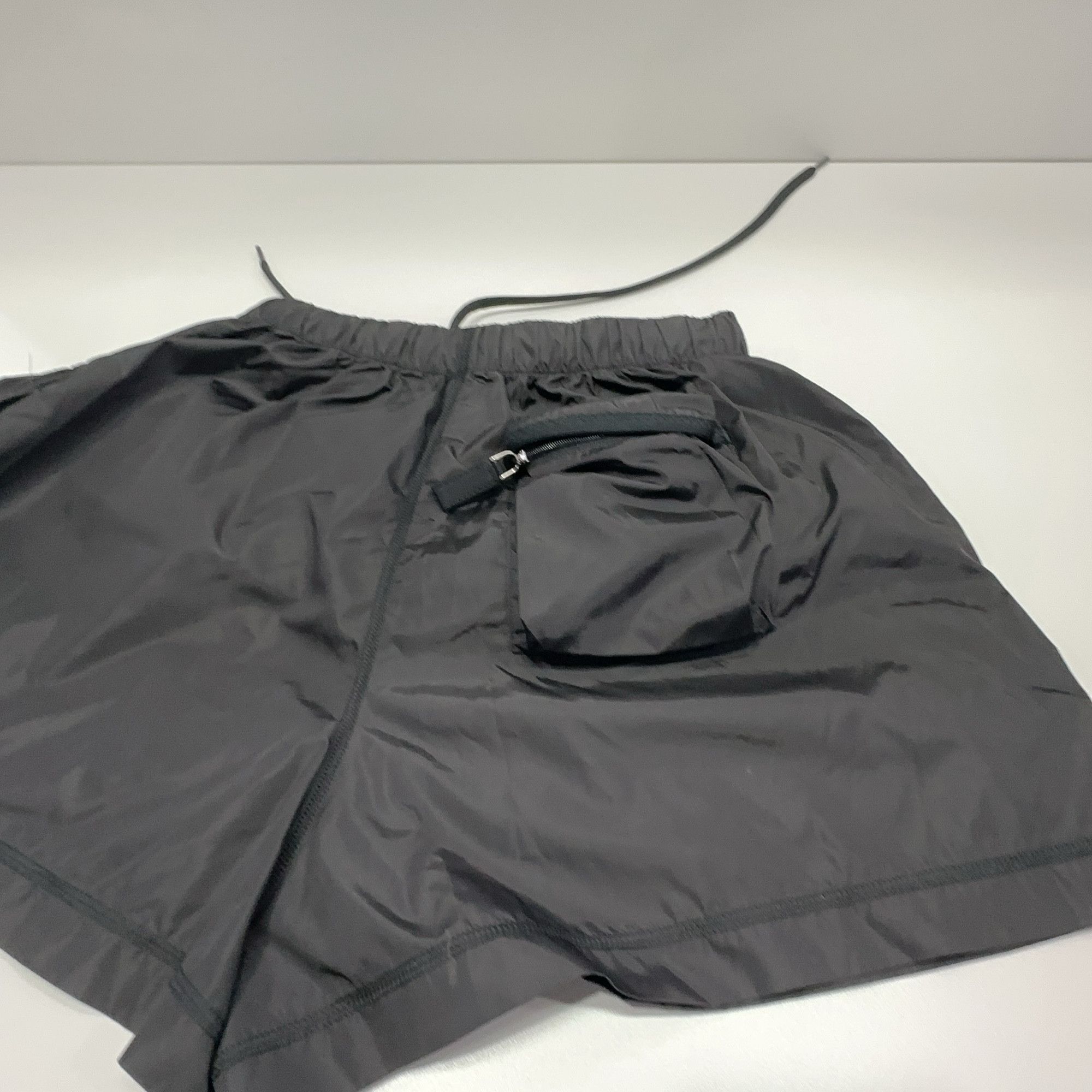 Prada Prada Nylon Cargo Shorts Size 36 Size 25" / US 0 / IT 36 - 8 Thumbnail