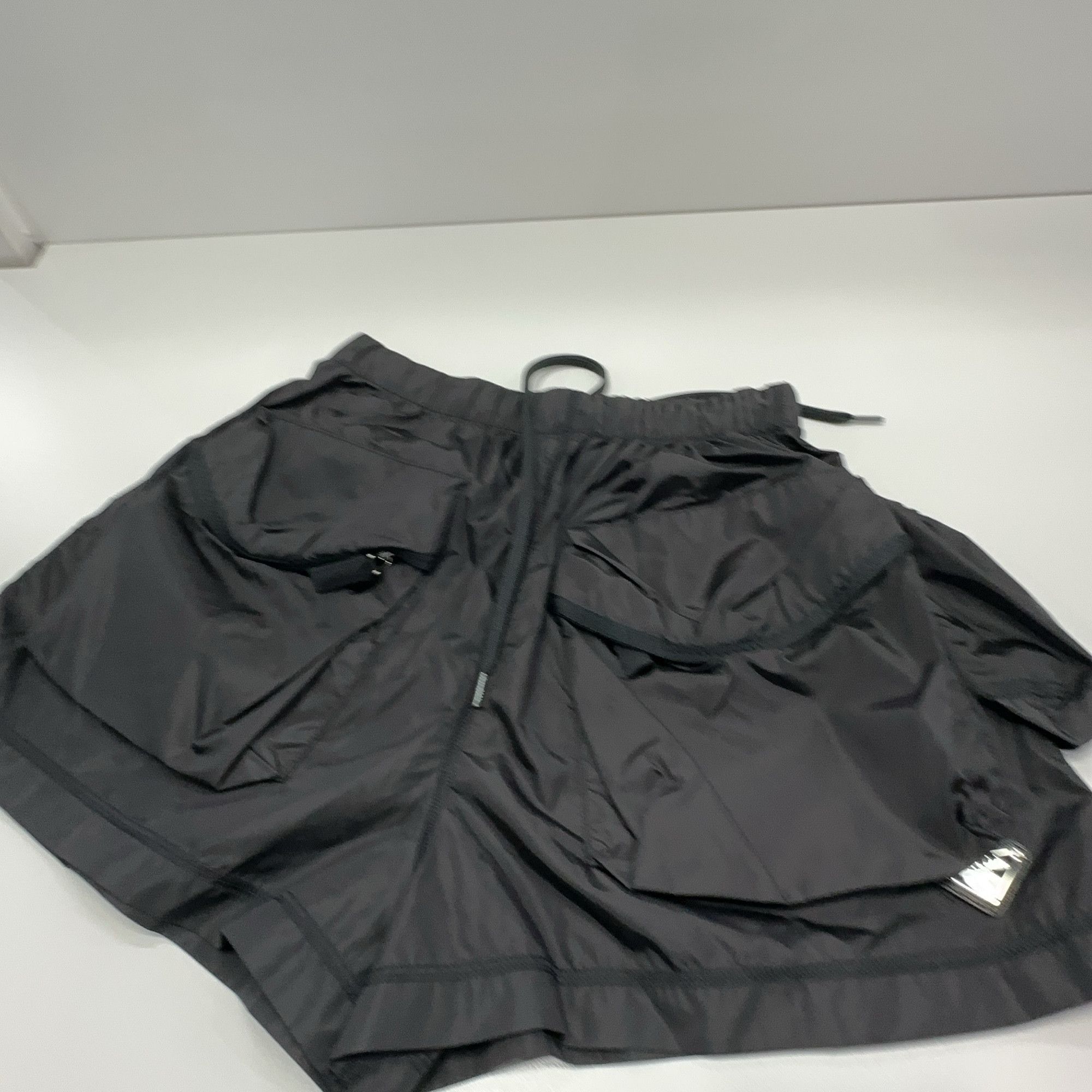 Prada Prada Nylon Cargo Shorts Size 36 Size 25" / US 0 / IT 36 - 9 Thumbnail